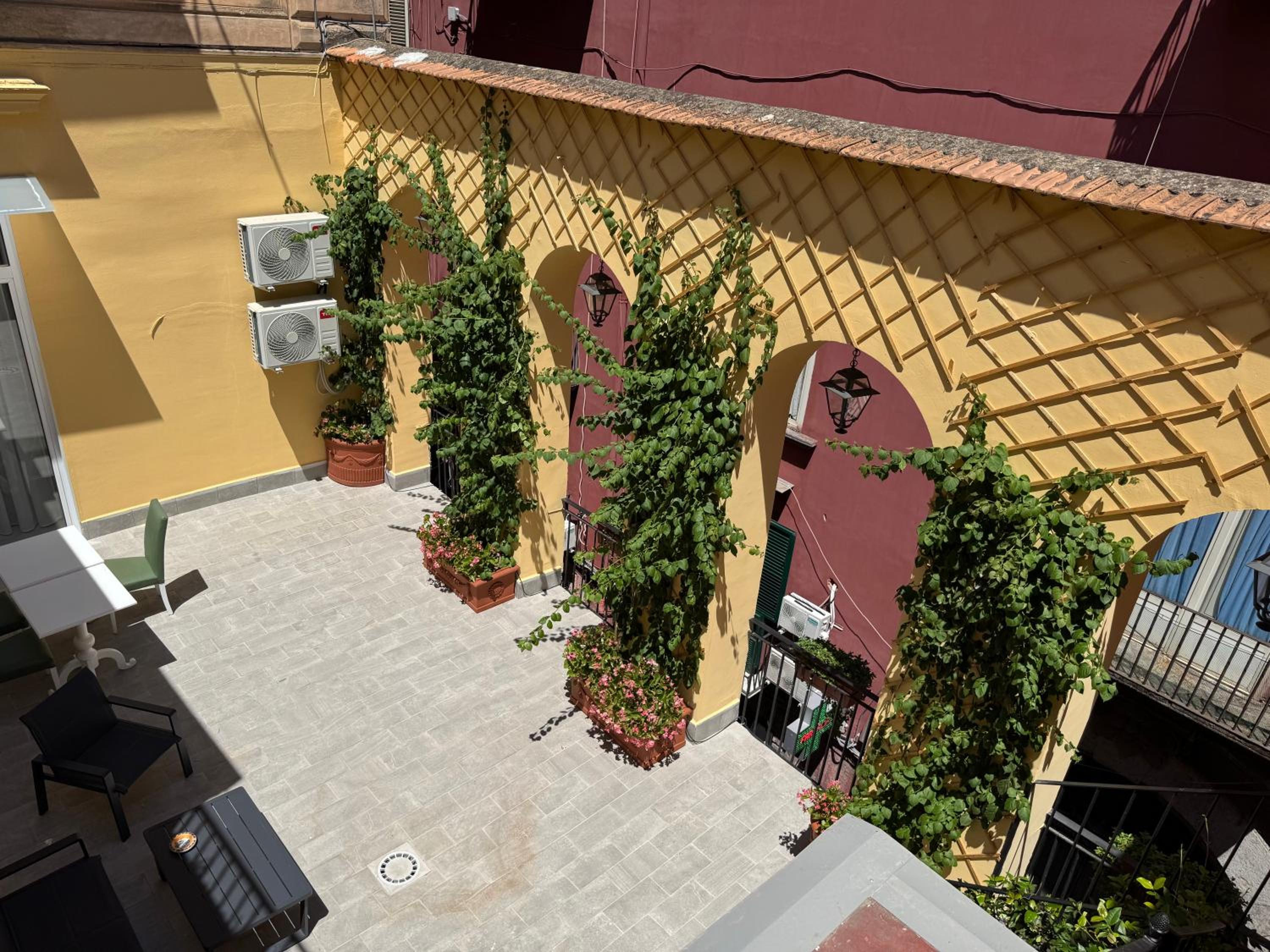Gentile Suite Decumani