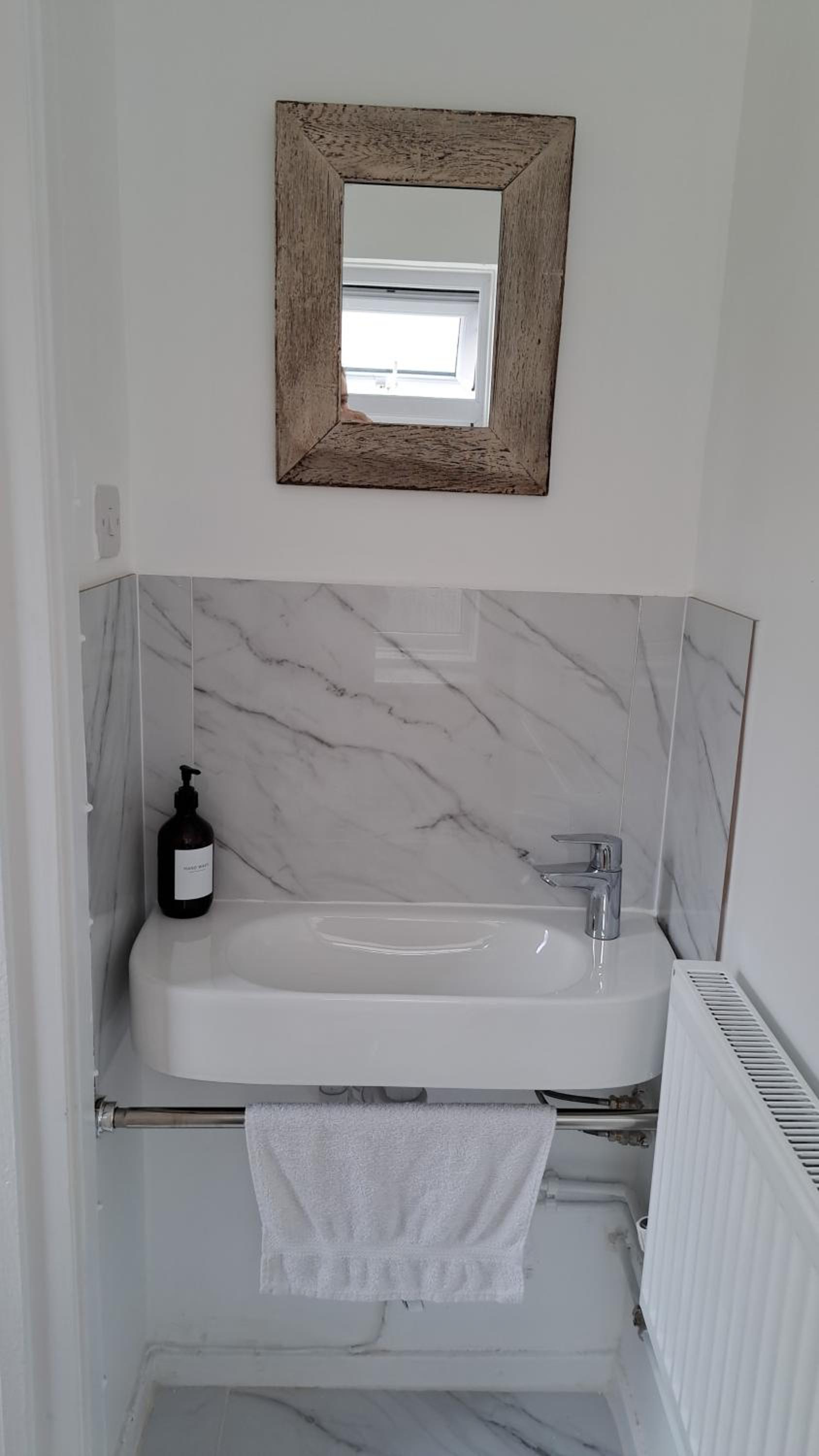 SALE 3 bed House CALNE SLEEPS 6 pet-friendly
