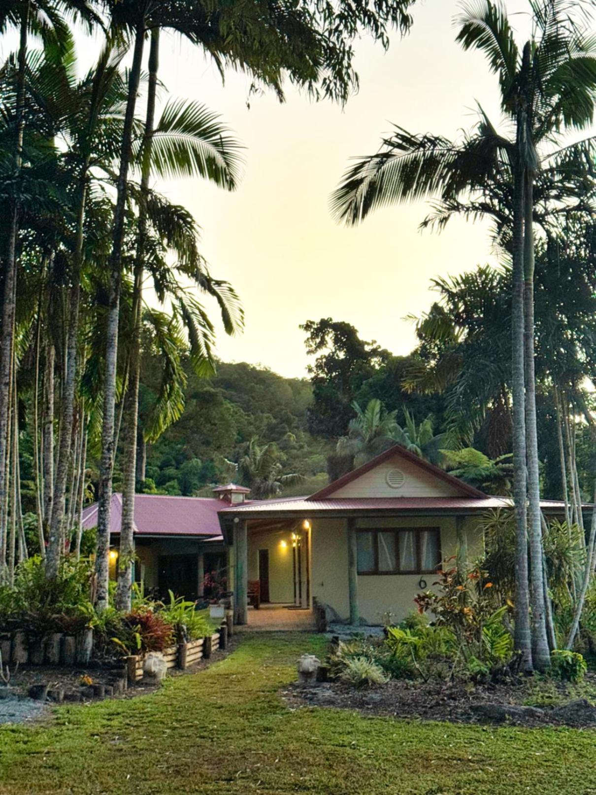 Ahana Hillside - Scenic Stay Near Cairns