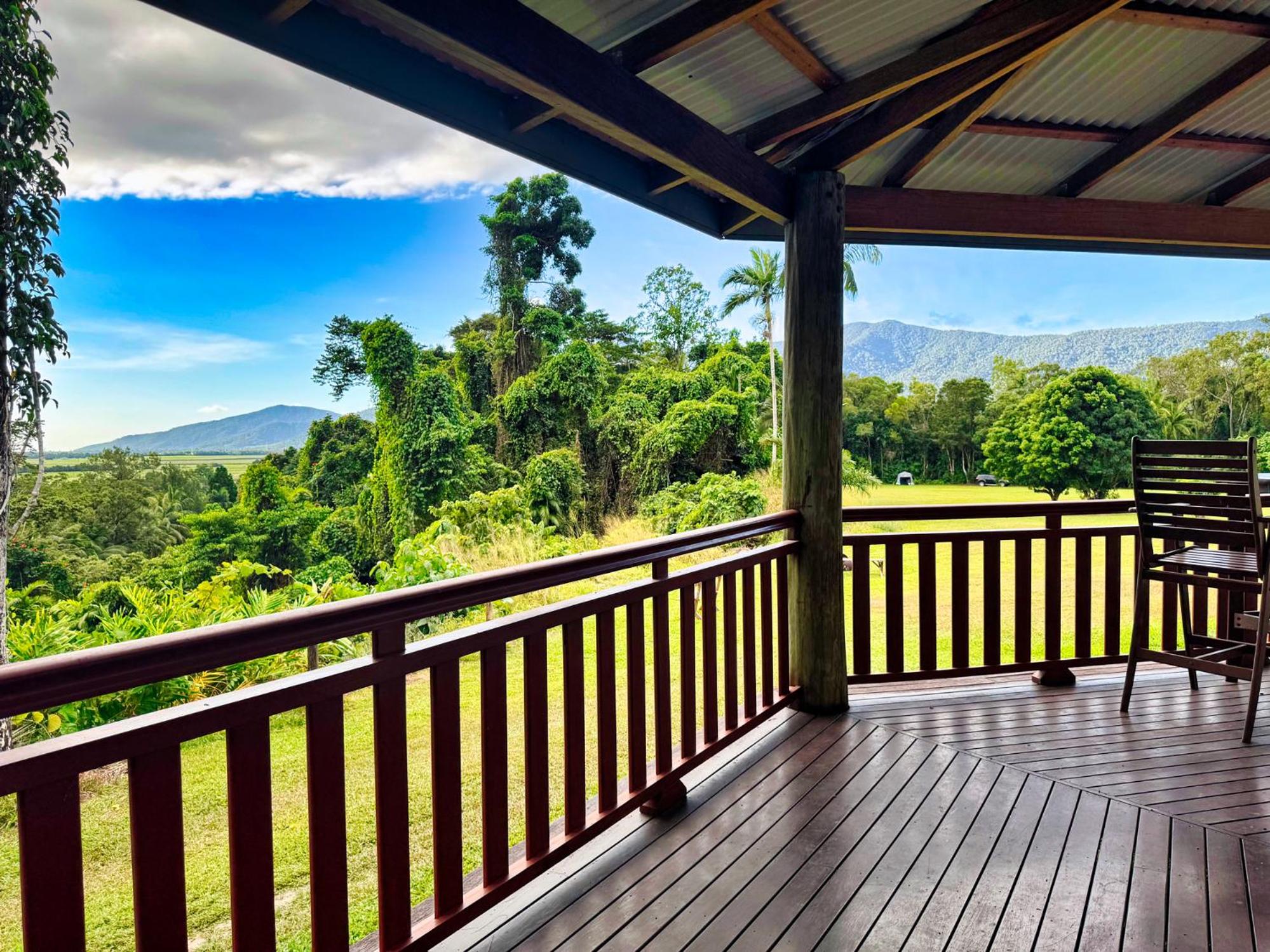 Ahana Hillside - Scenic Stay Near Cairns