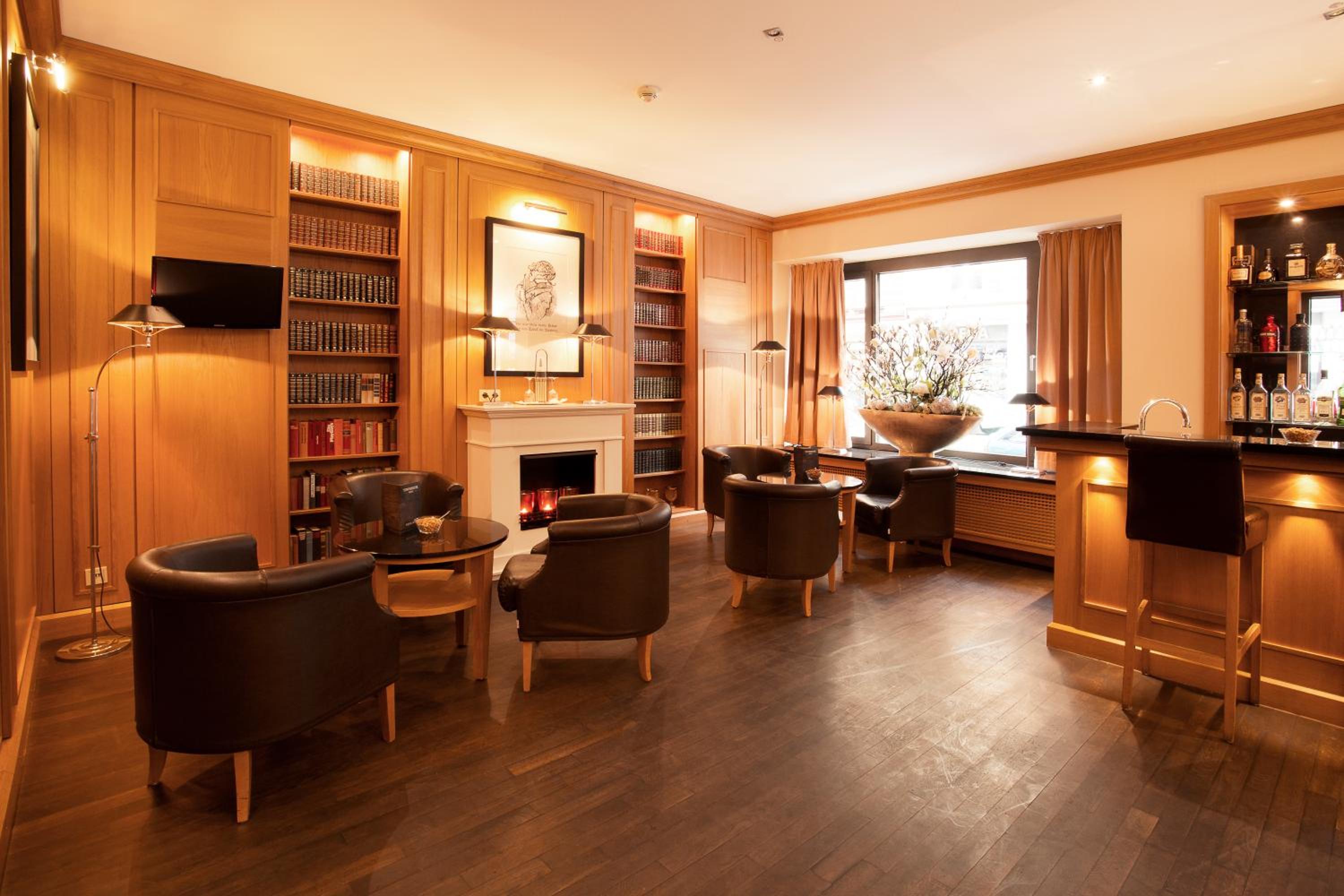 TOWNHOUSE Hotel - Property Image 2