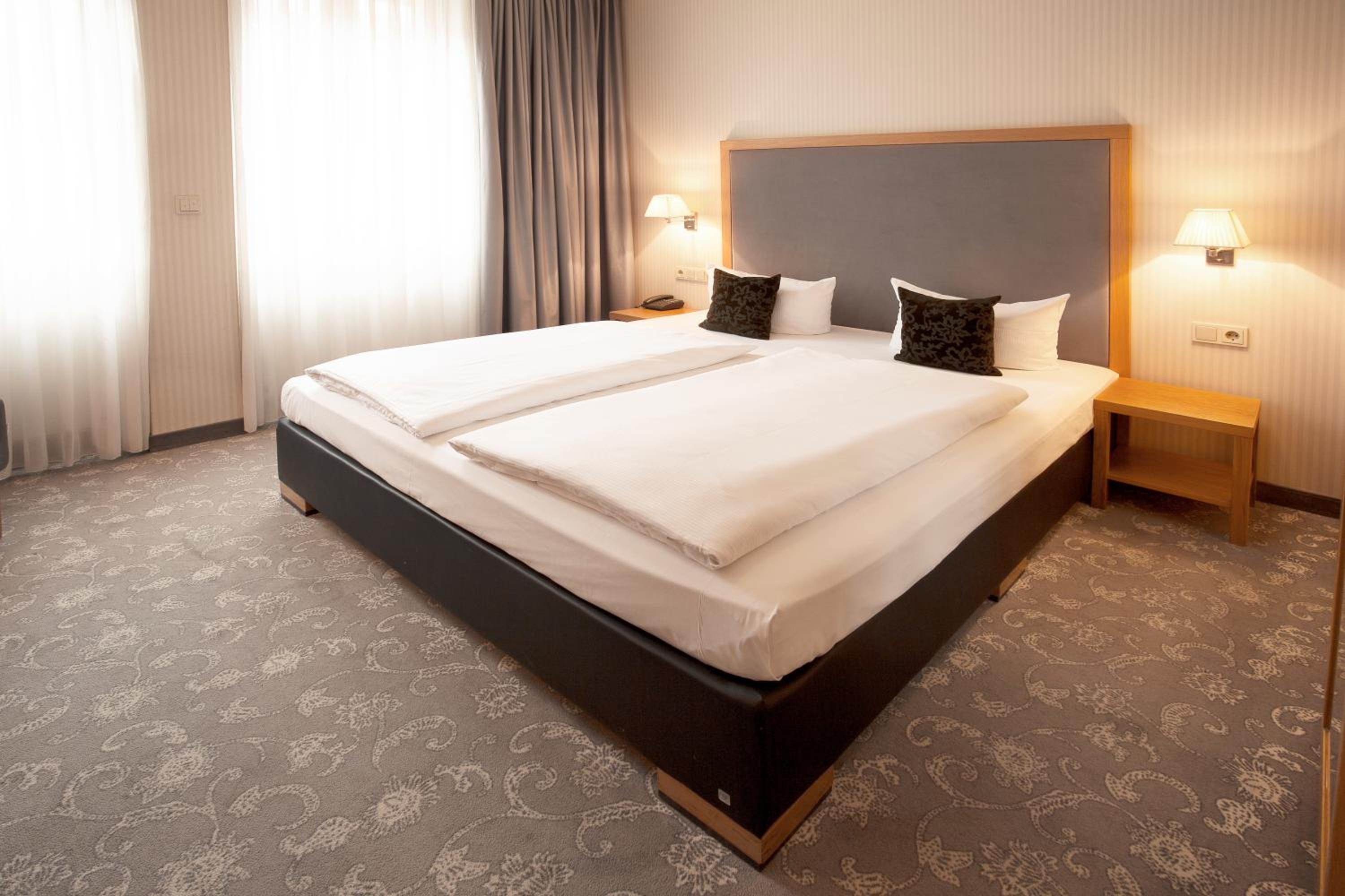 TOWNHOUSE Hotel - Property Image 6