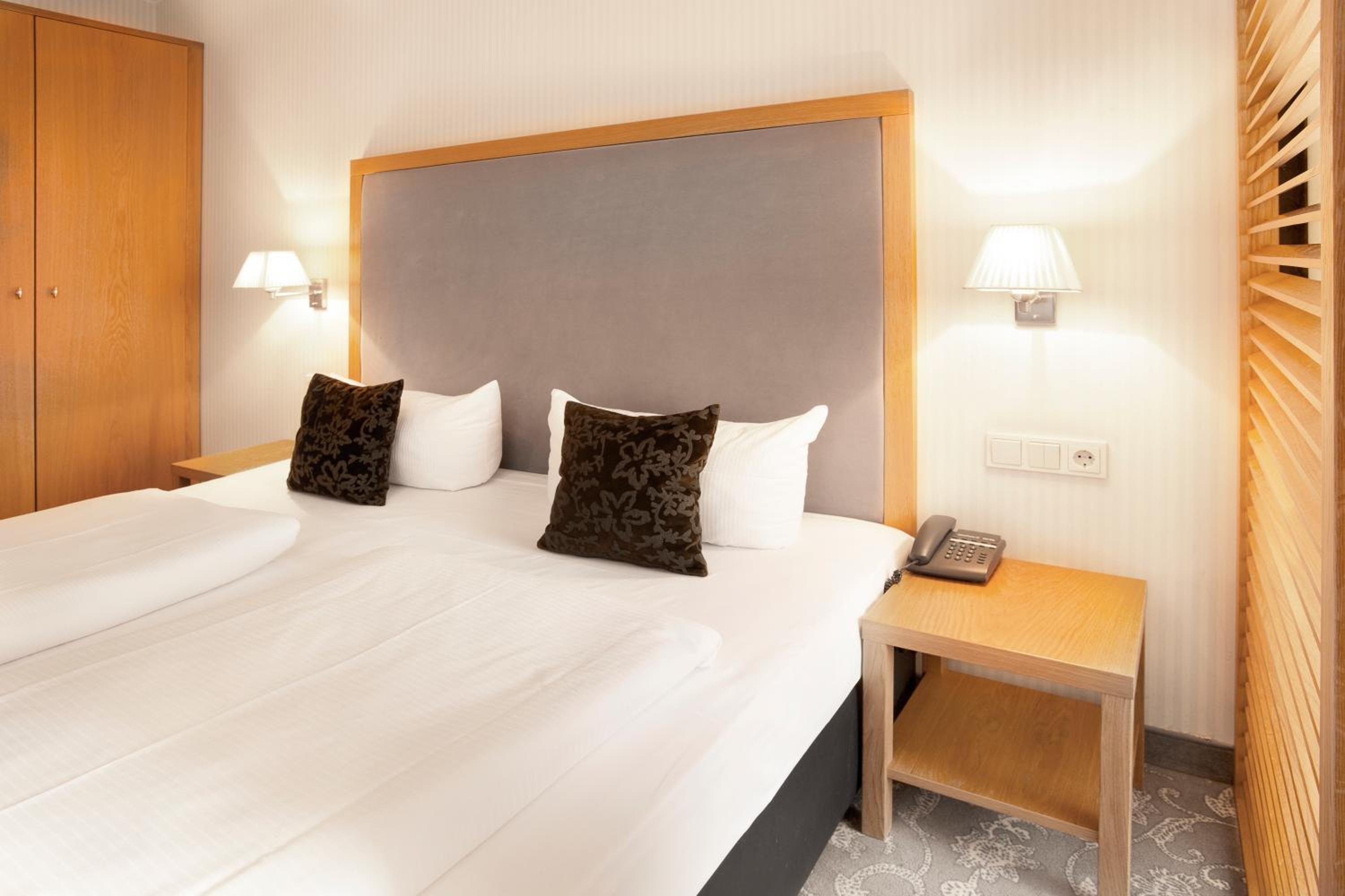 TOWNHOUSE Hotel - Property Image 7