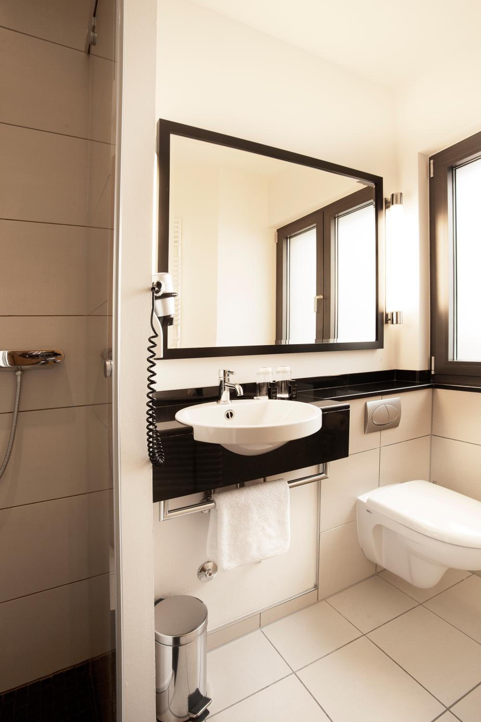 TOWNHOUSE Hotel - Property Image 9