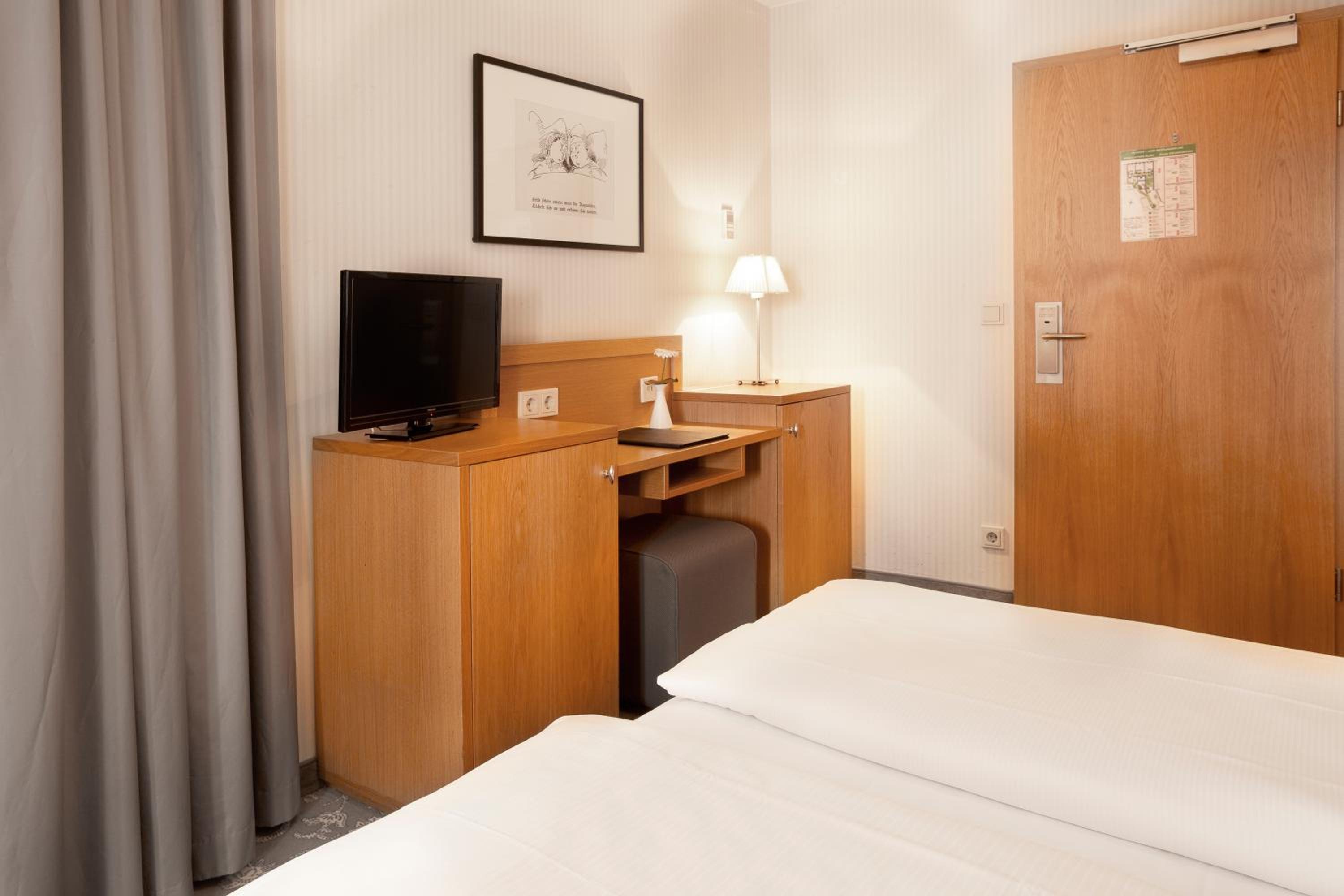 TOWNHOUSE Hotel - Property Image 10