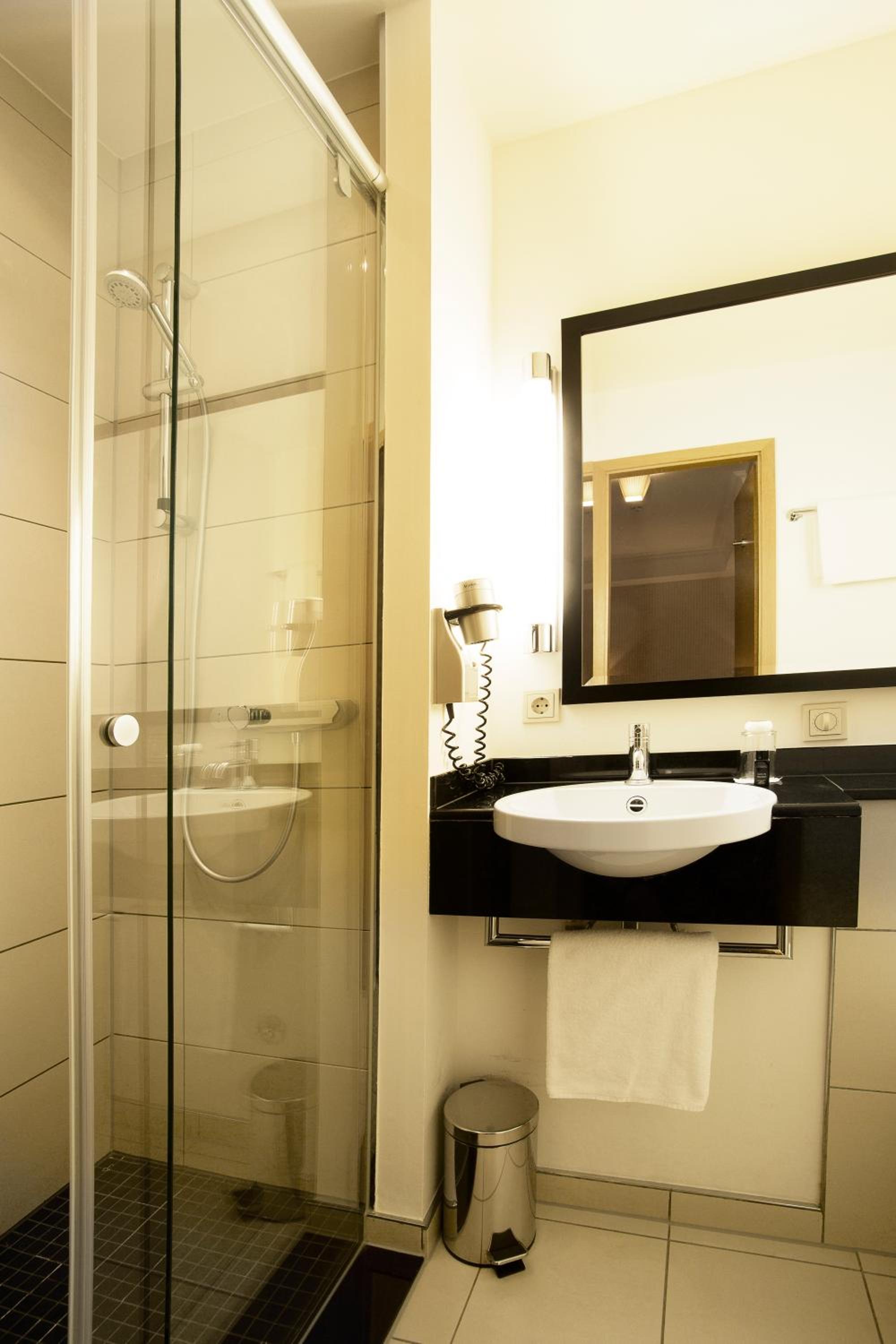 TOWNHOUSE Hotel - Property Image 12