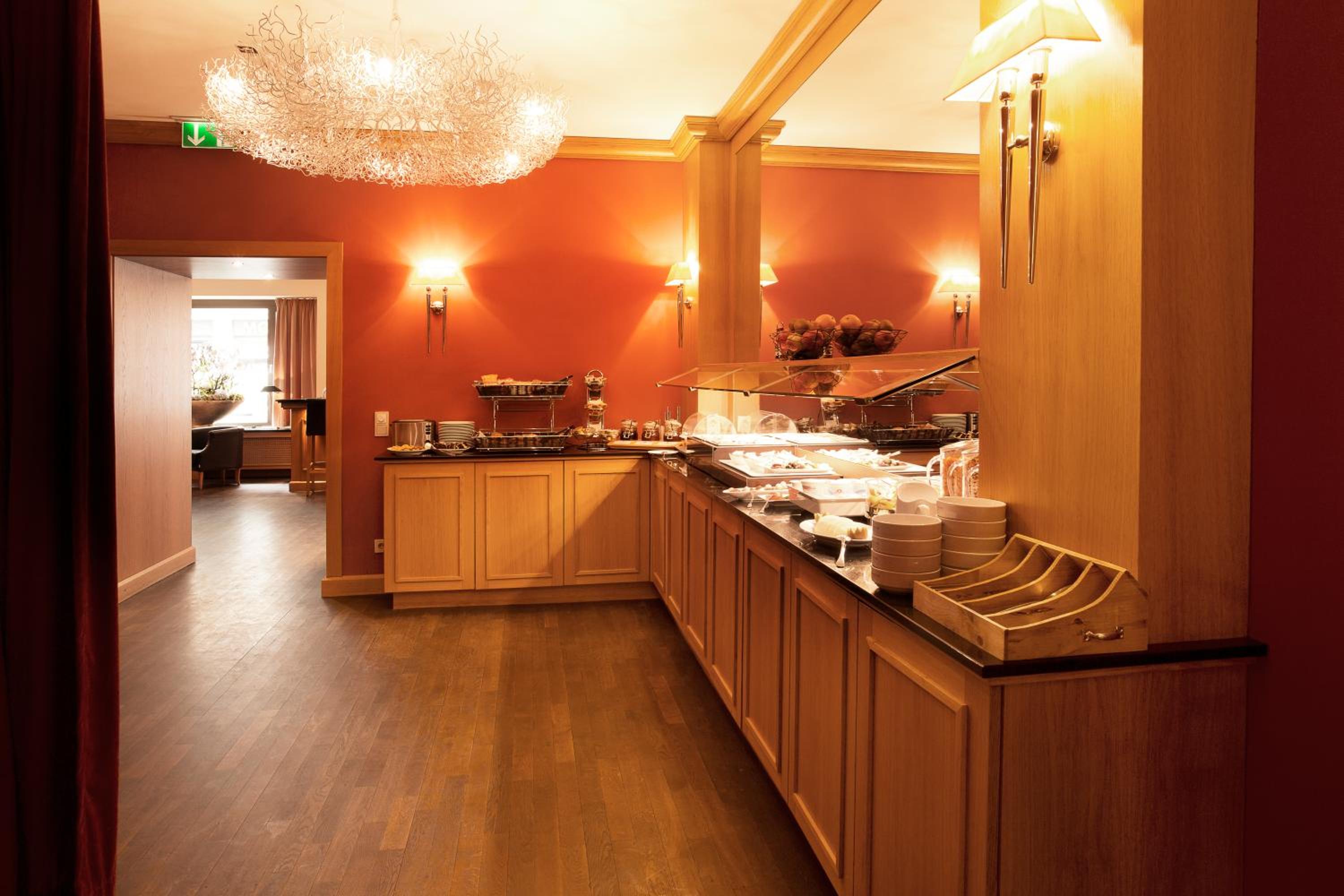 TOWNHOUSE Hotel - Property Image 17