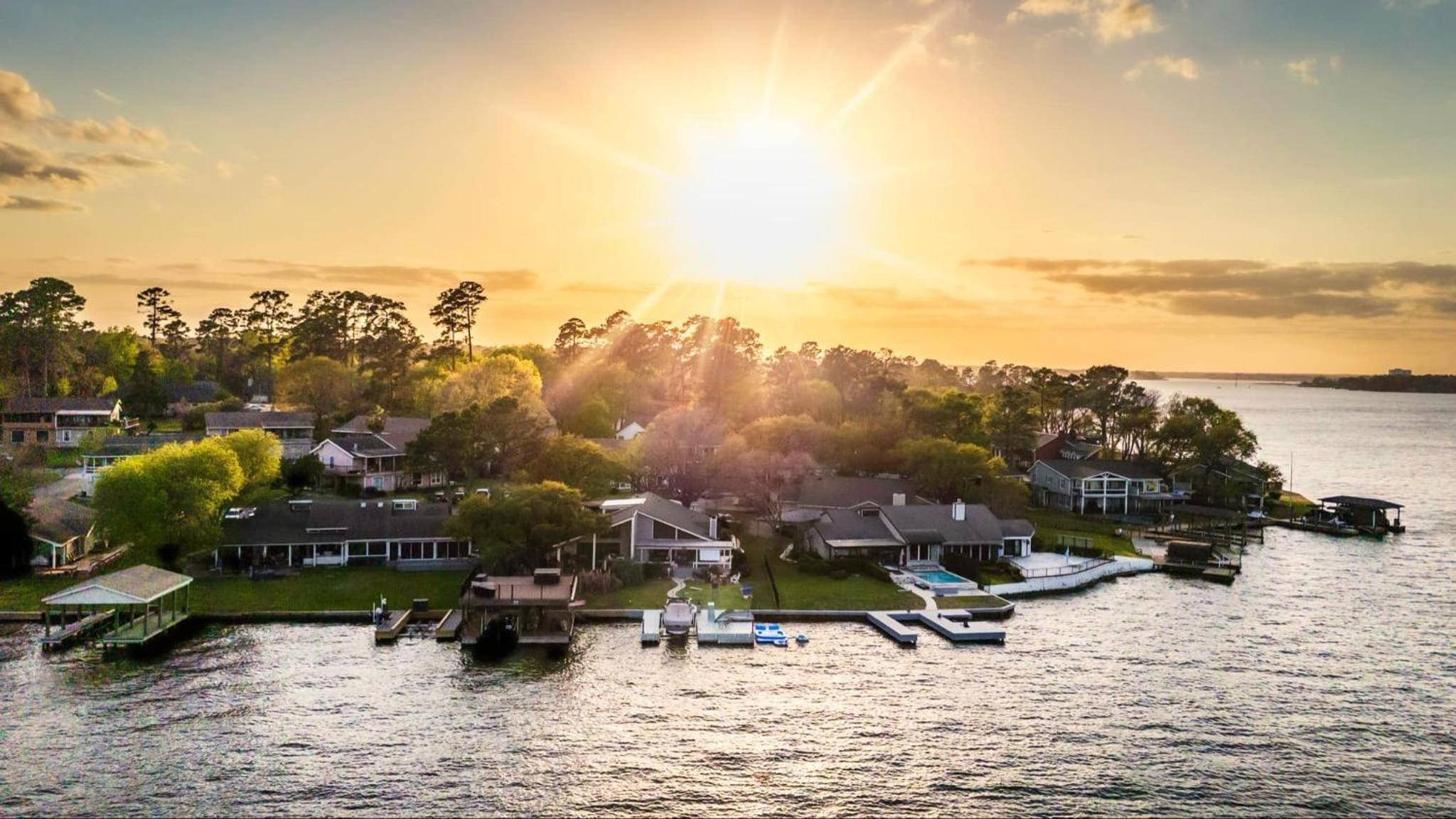 Conroe Lakefront Cottage