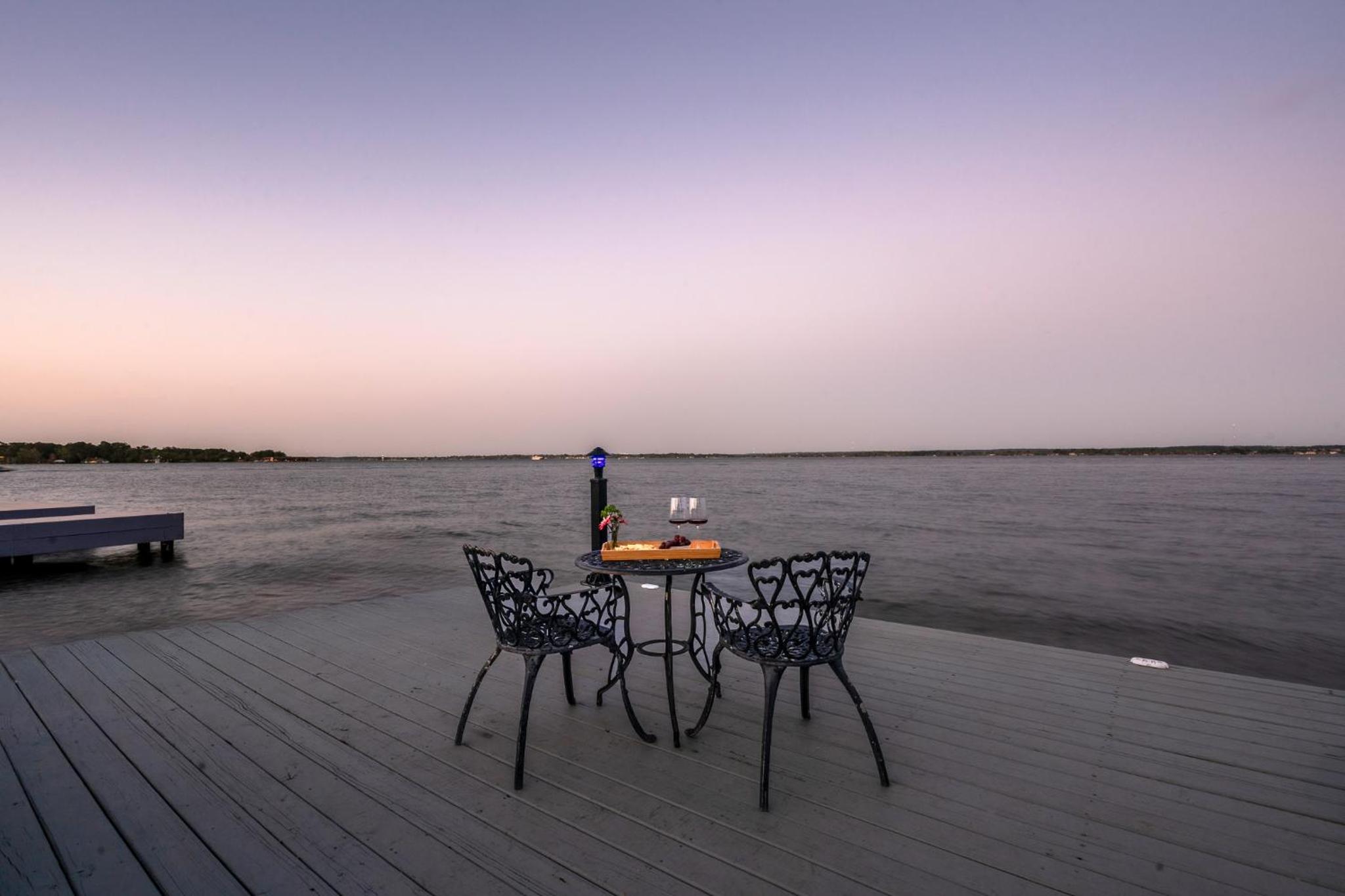 Conroe Lakefront Cottage