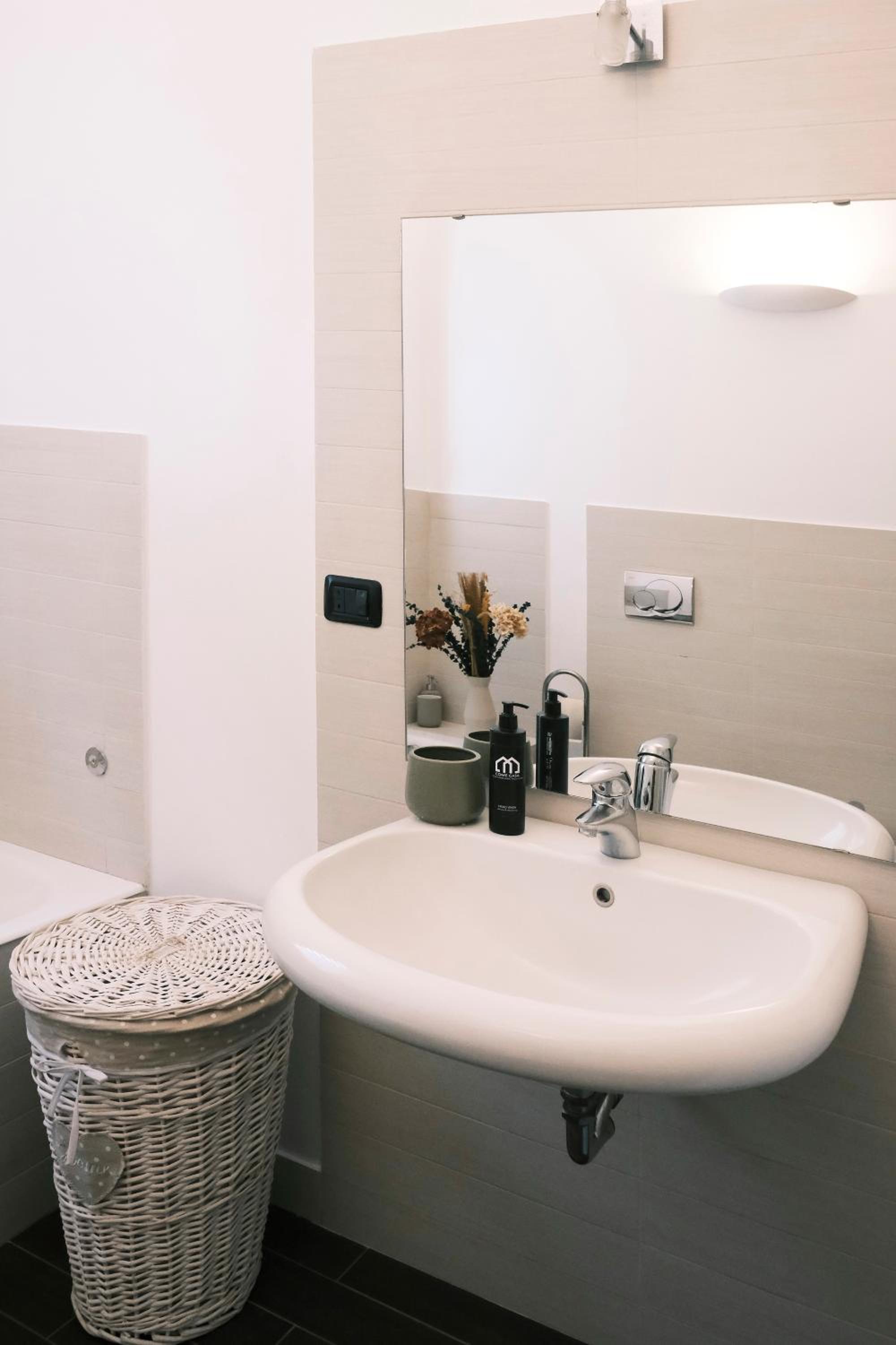 ComeCasa 10 Min Walk to Duomo 2BR Family Flat