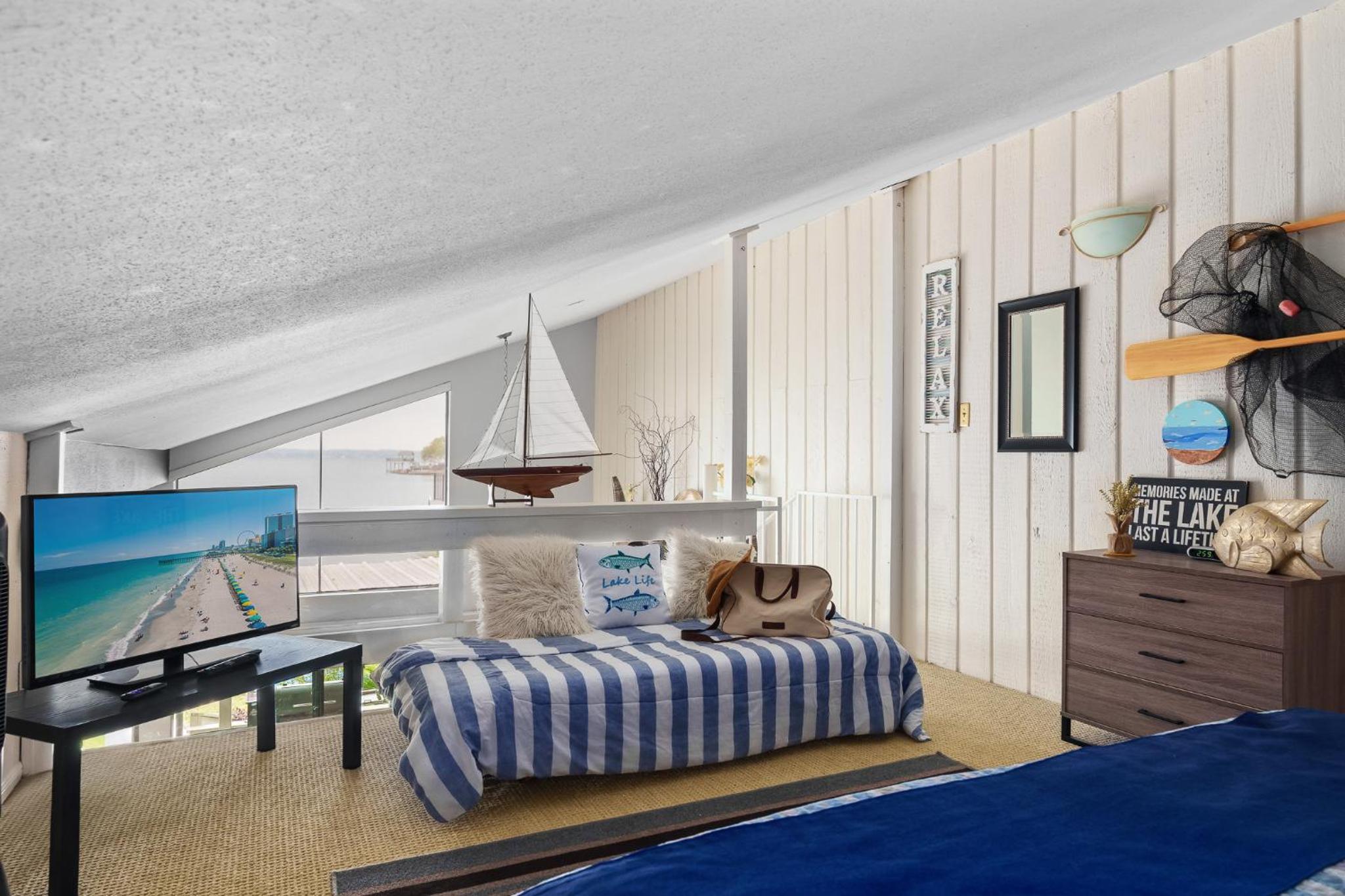 Conroe Lakefront Cottage