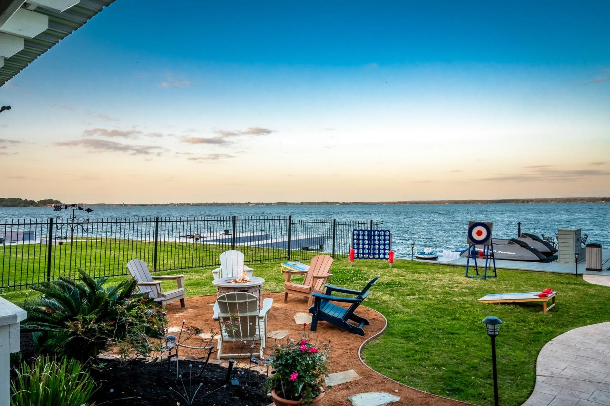 Conroe Lakefront Cottage