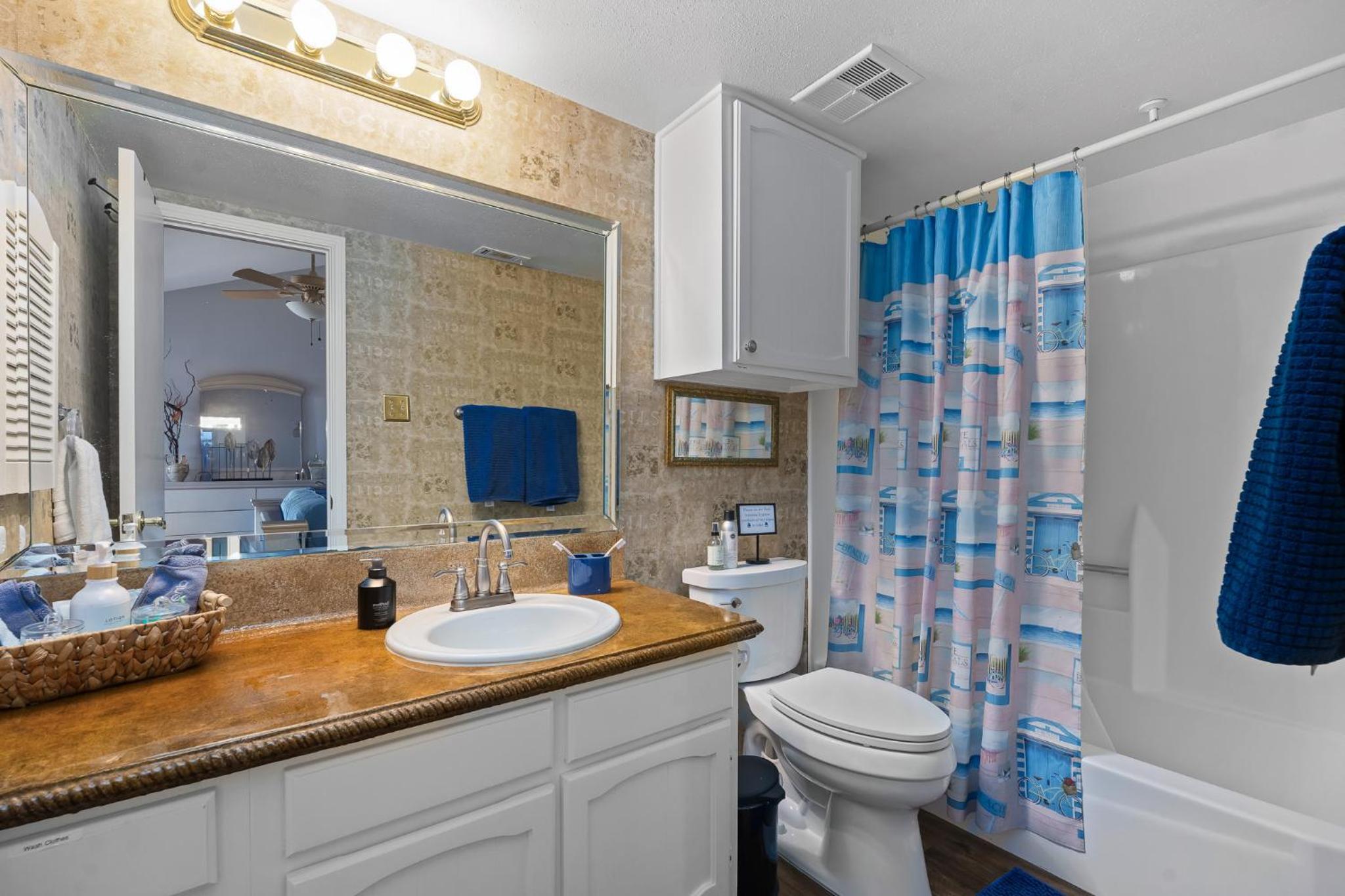 Conroe Lakefront Cottage