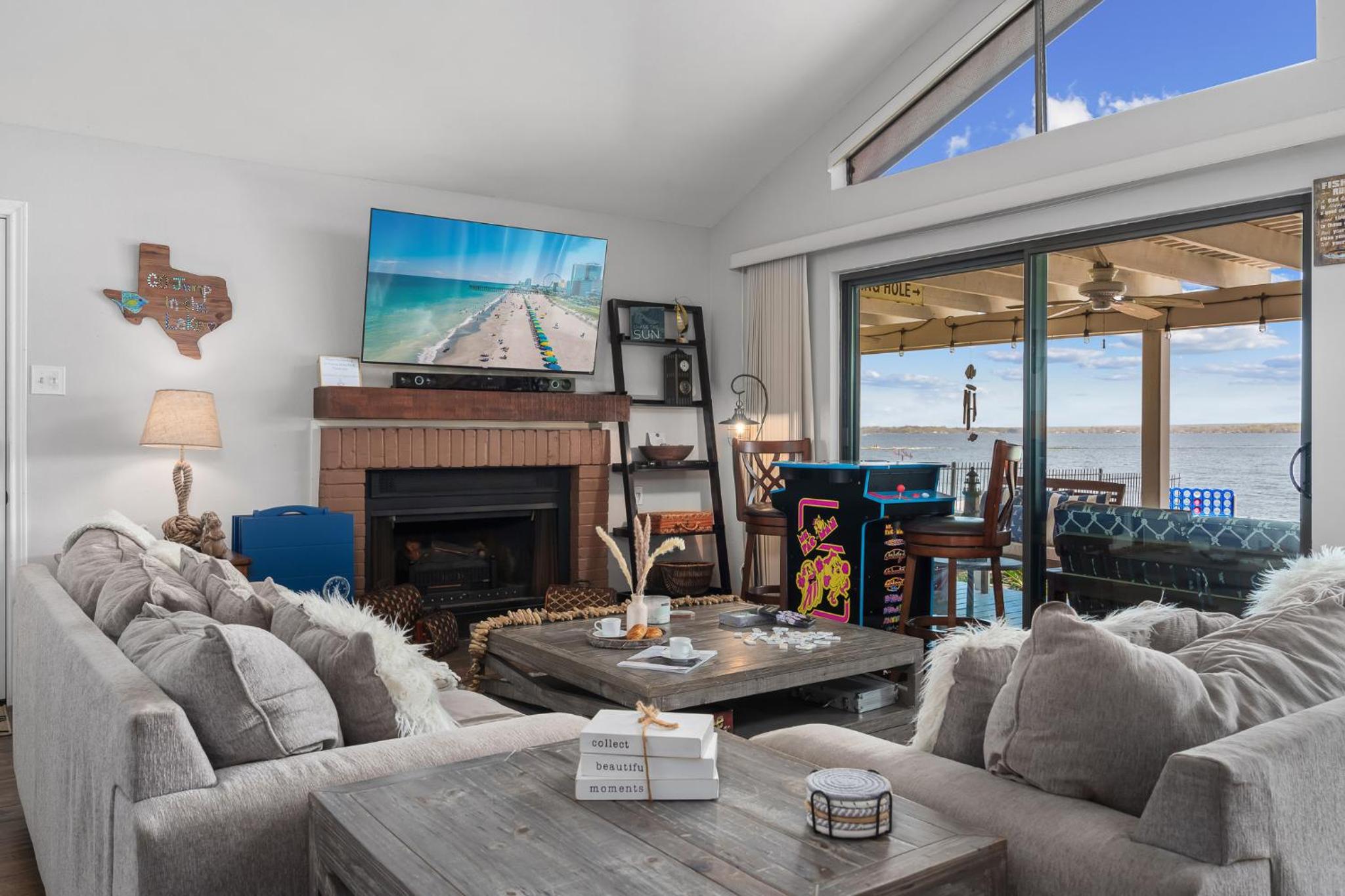 Conroe Lakefront Cottage