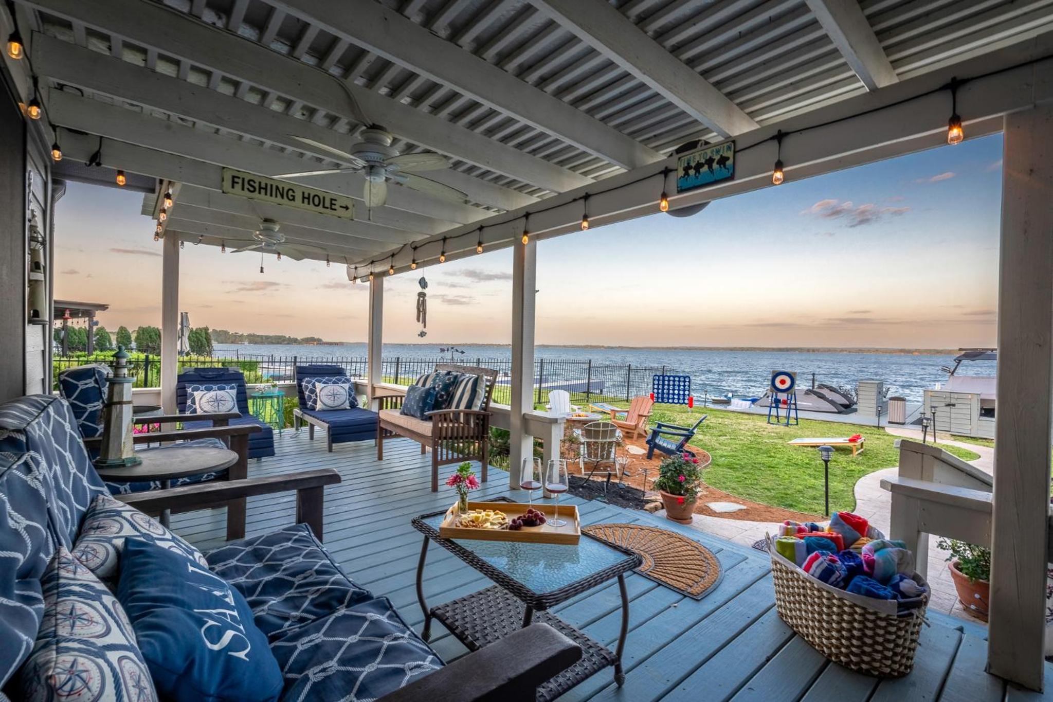 Conroe Lakefront Cottage