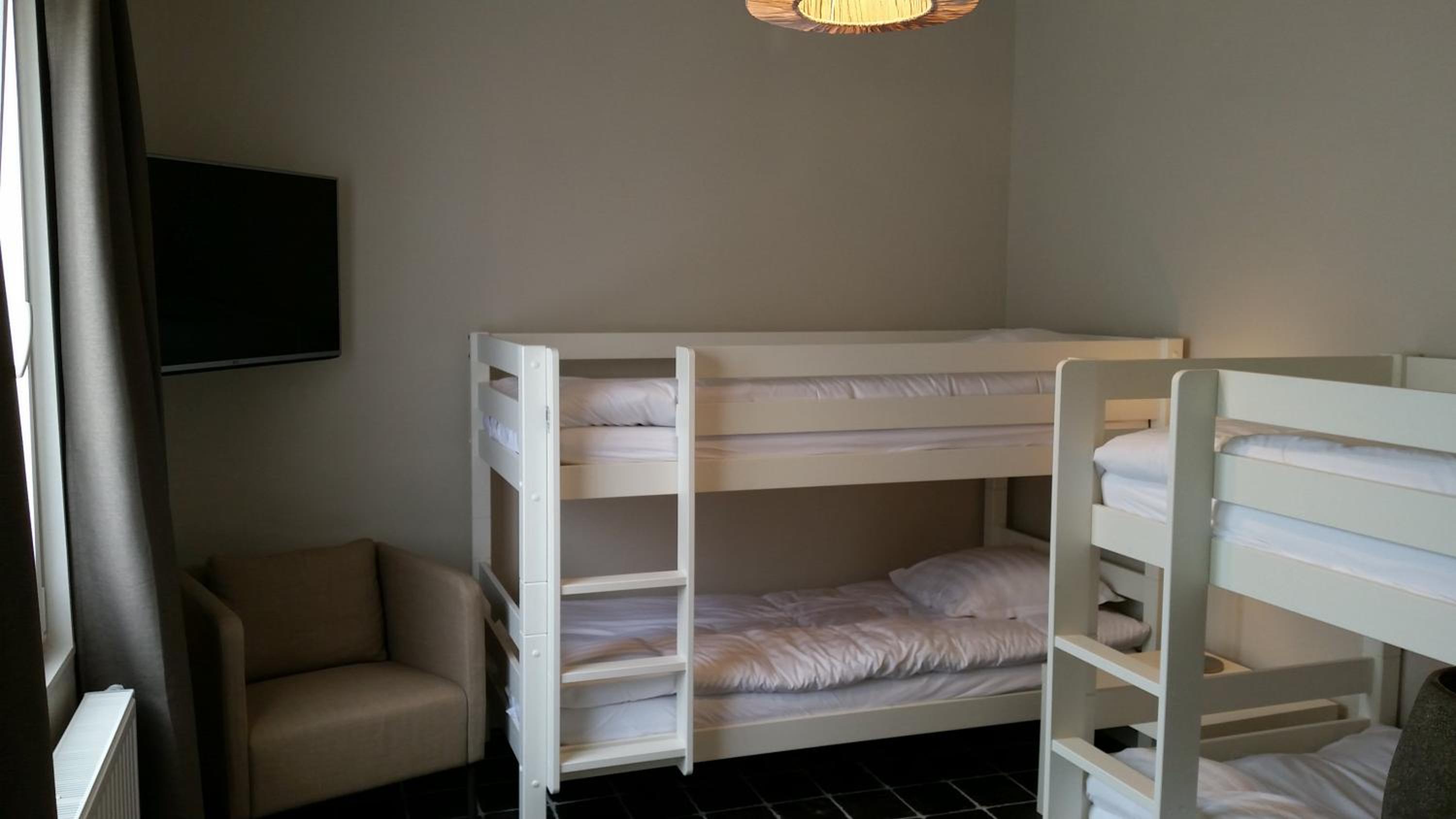 B&B Charles Cabour