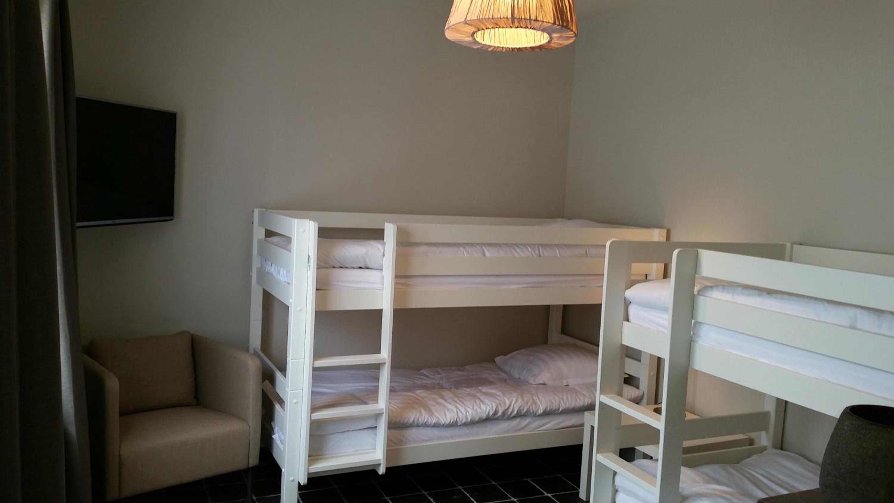 B&B Charles Cabour