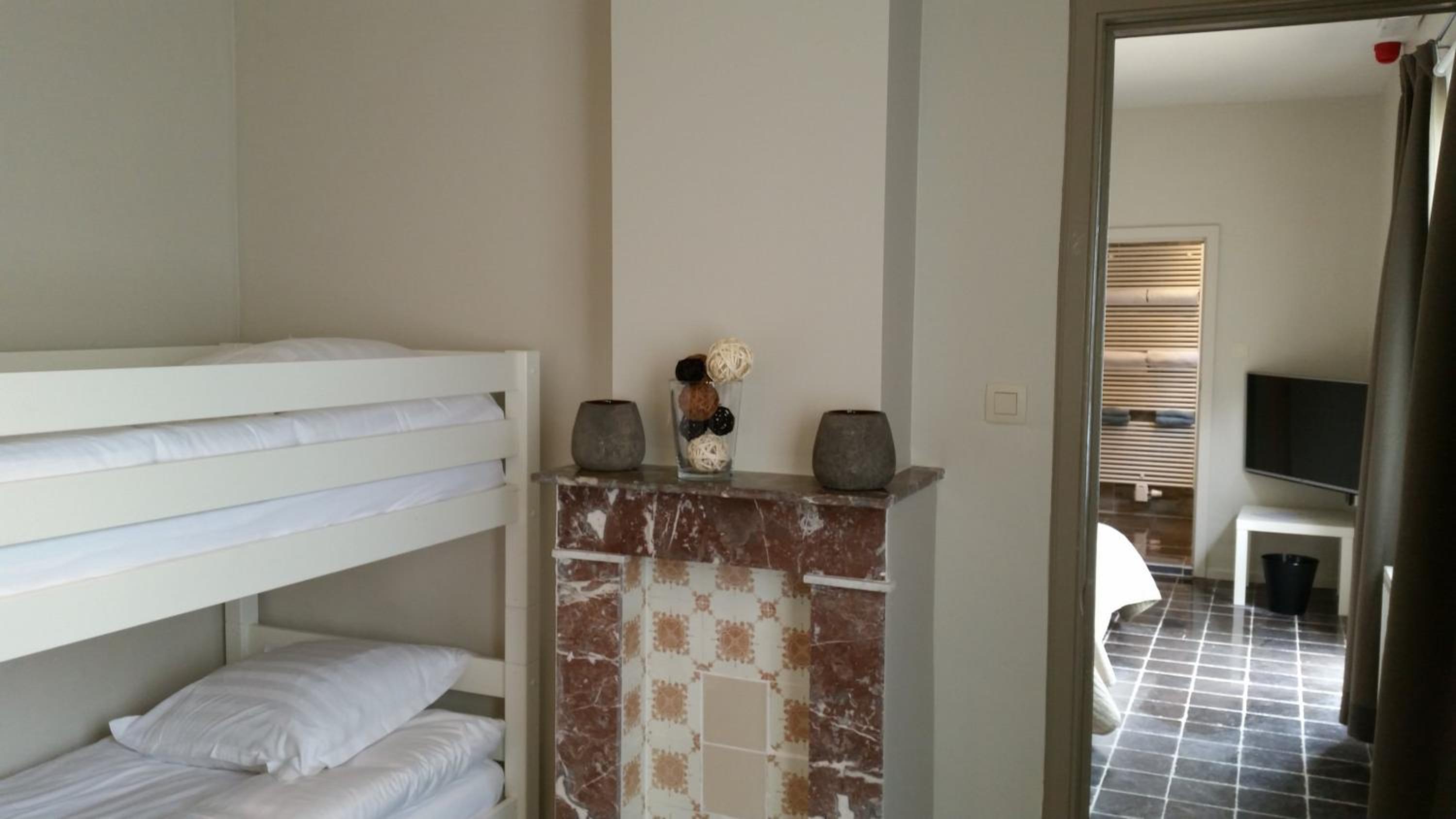 B&B Charles Cabour