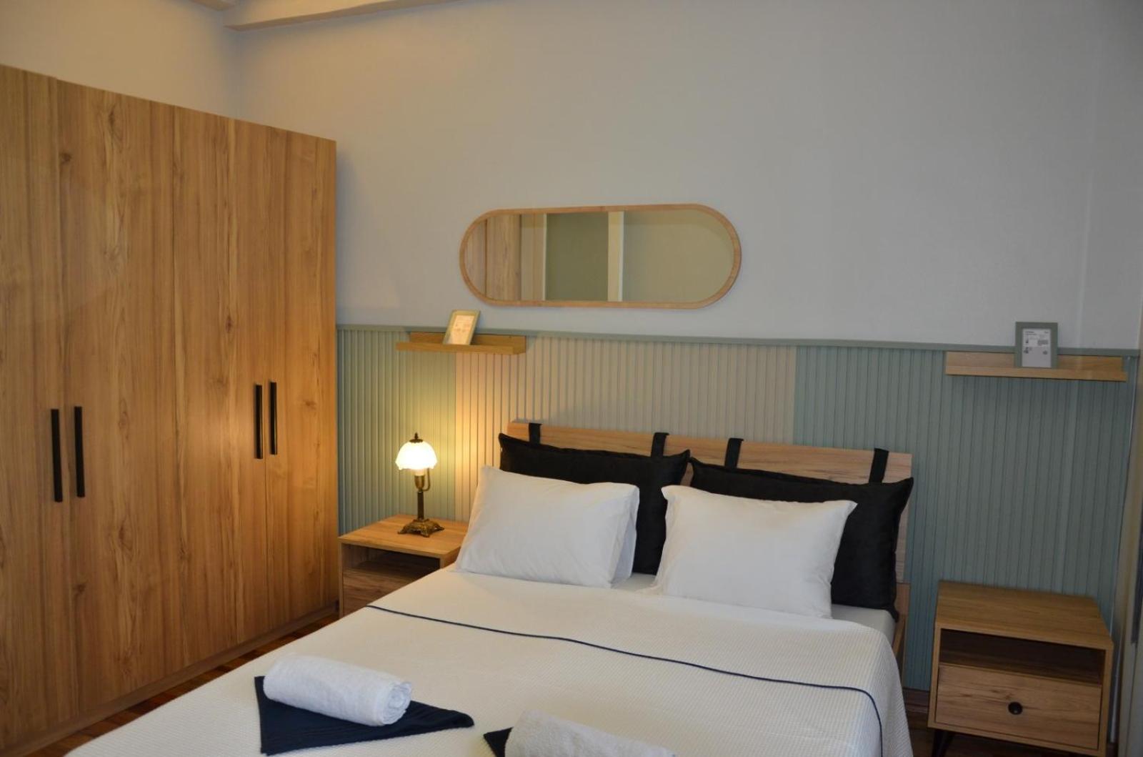 Taksim Green Flat Back