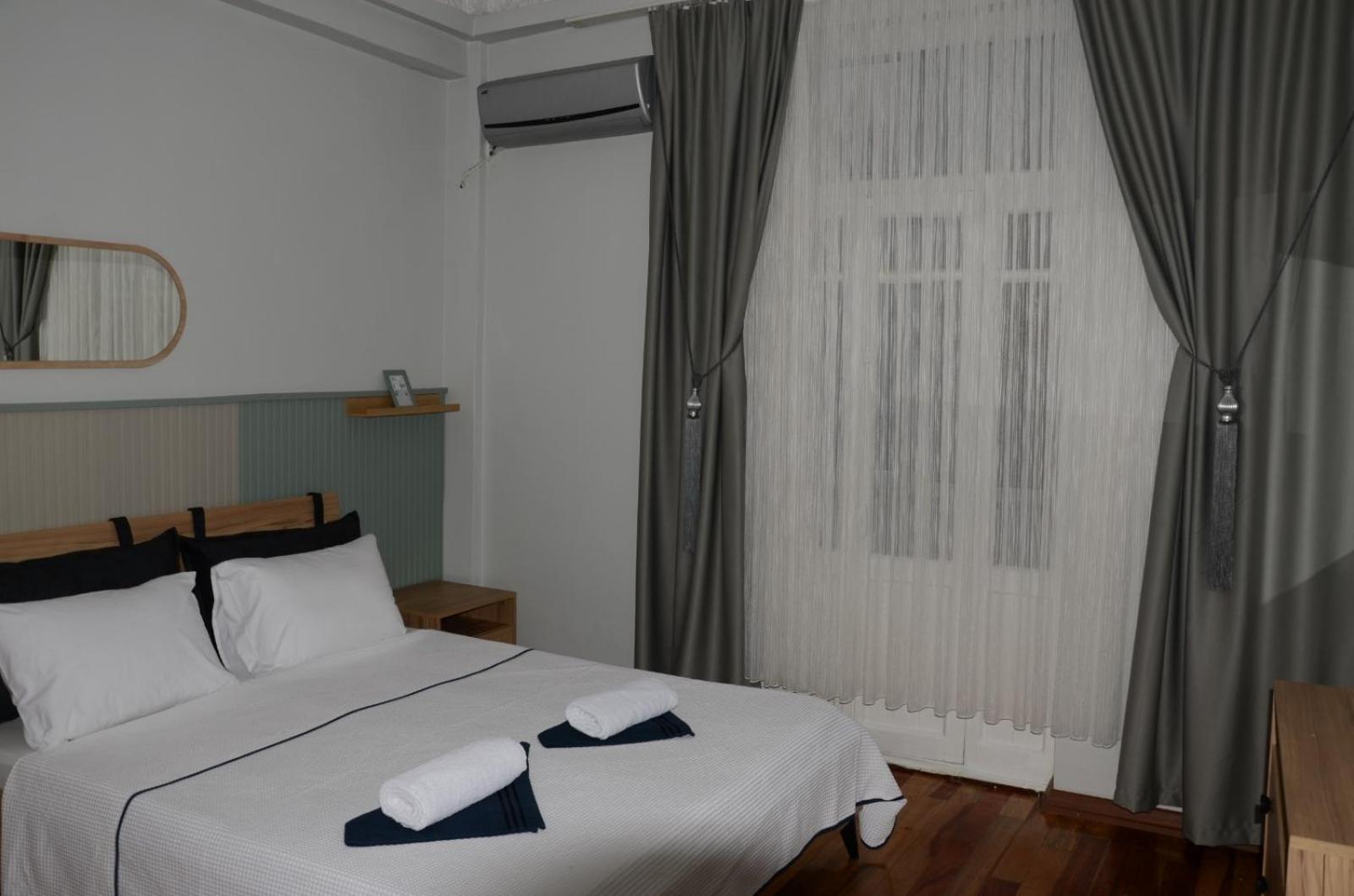 Taksim Green Flat Back