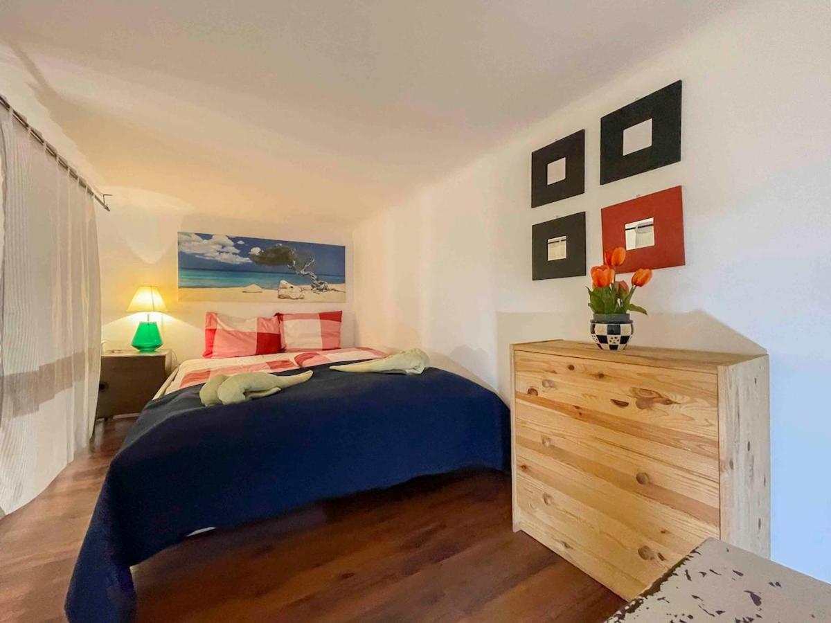 B15 Retro Home