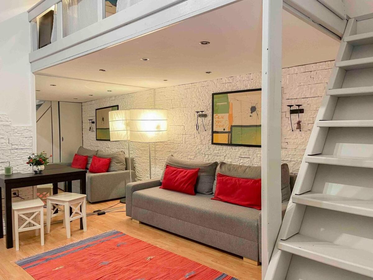 B15 Retro Home