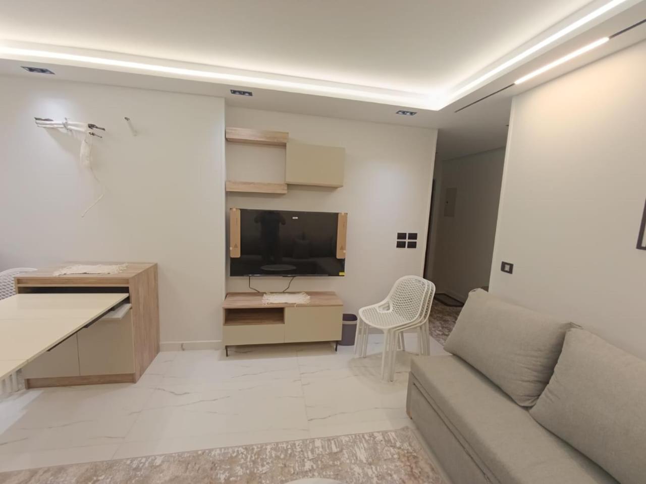 Hotel Apt, in a Compound, Cairo central Location, Maadi Mokattam New Cairo