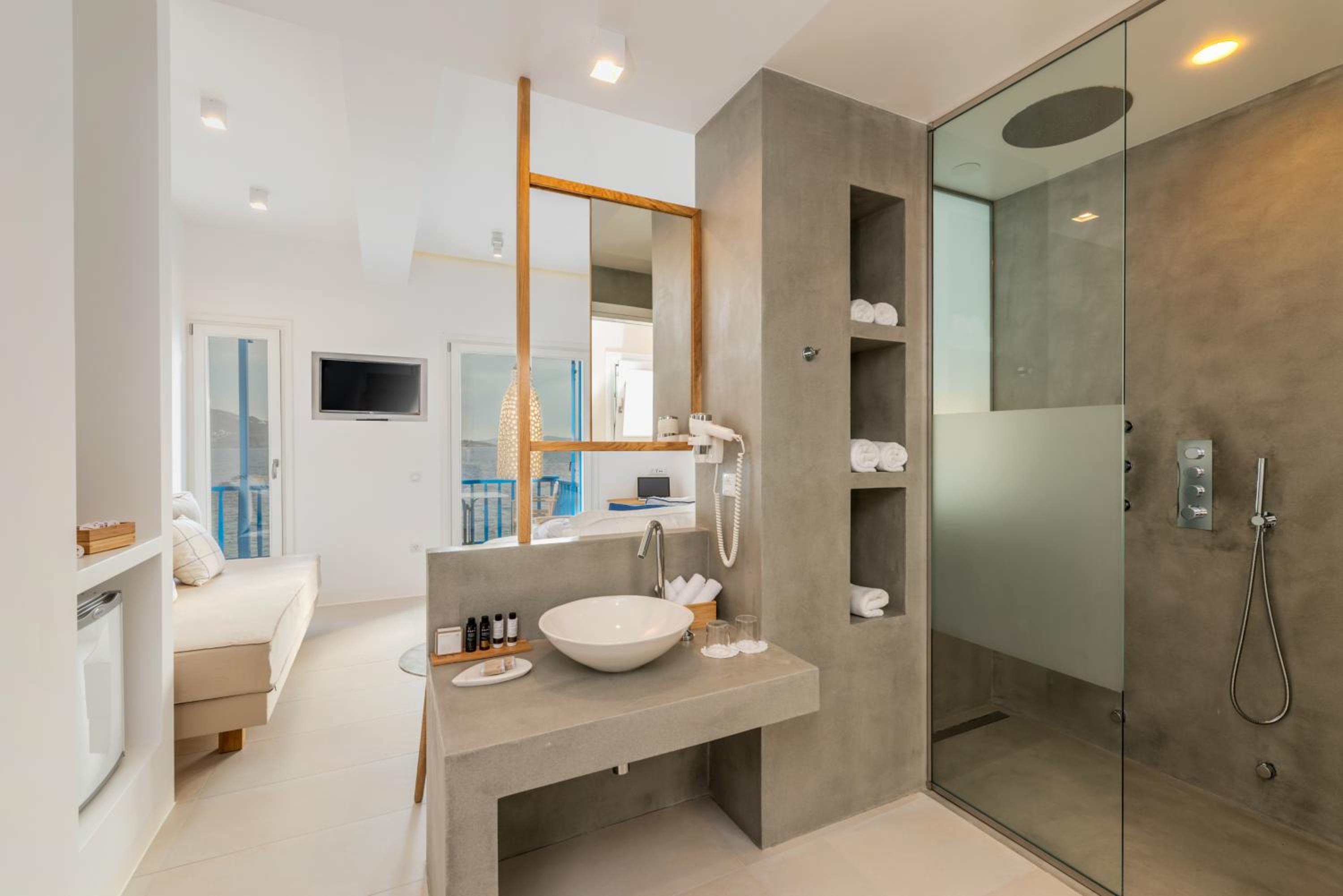 Bluetopia Suites