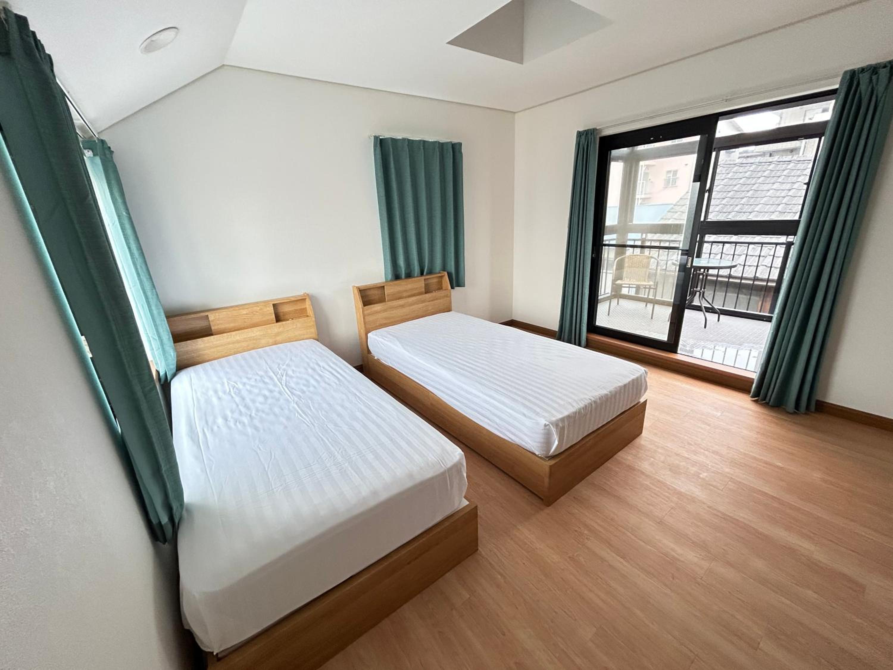Near Asakusa, 5-min from Station, 5BR 150 square meters House, Near Skytree