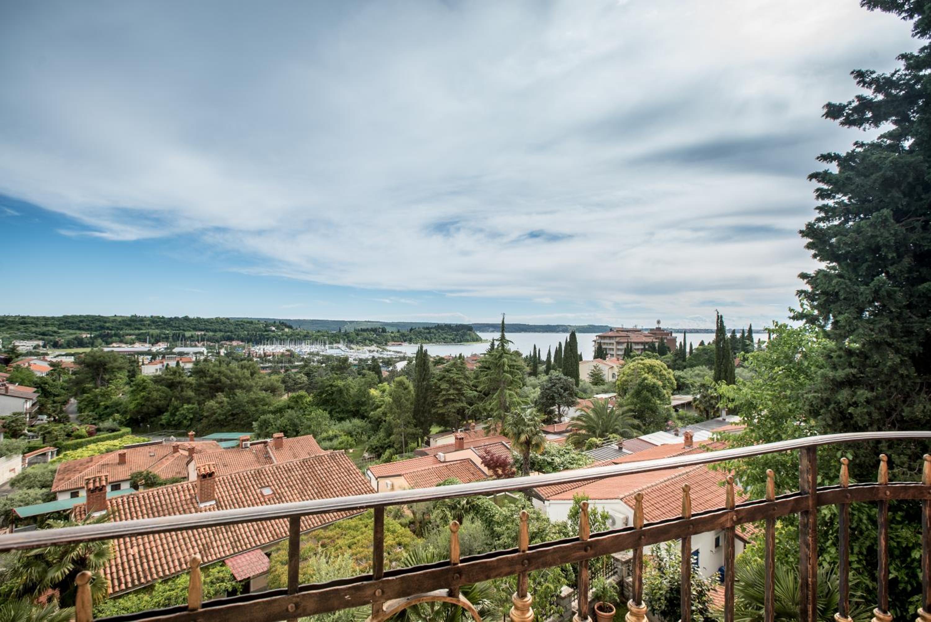 Apartments Leonarda view 3