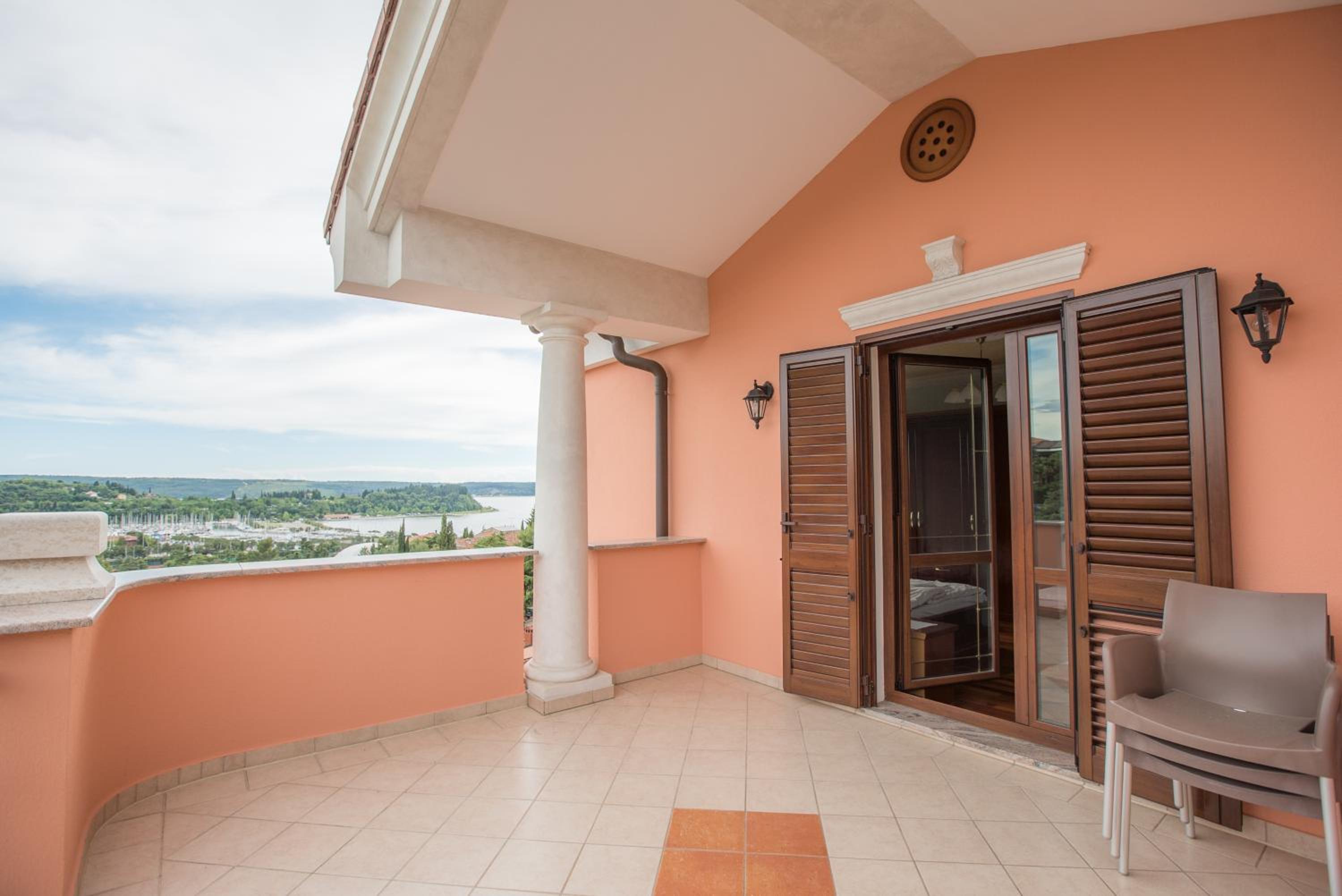 Apartments Leonarda view 2