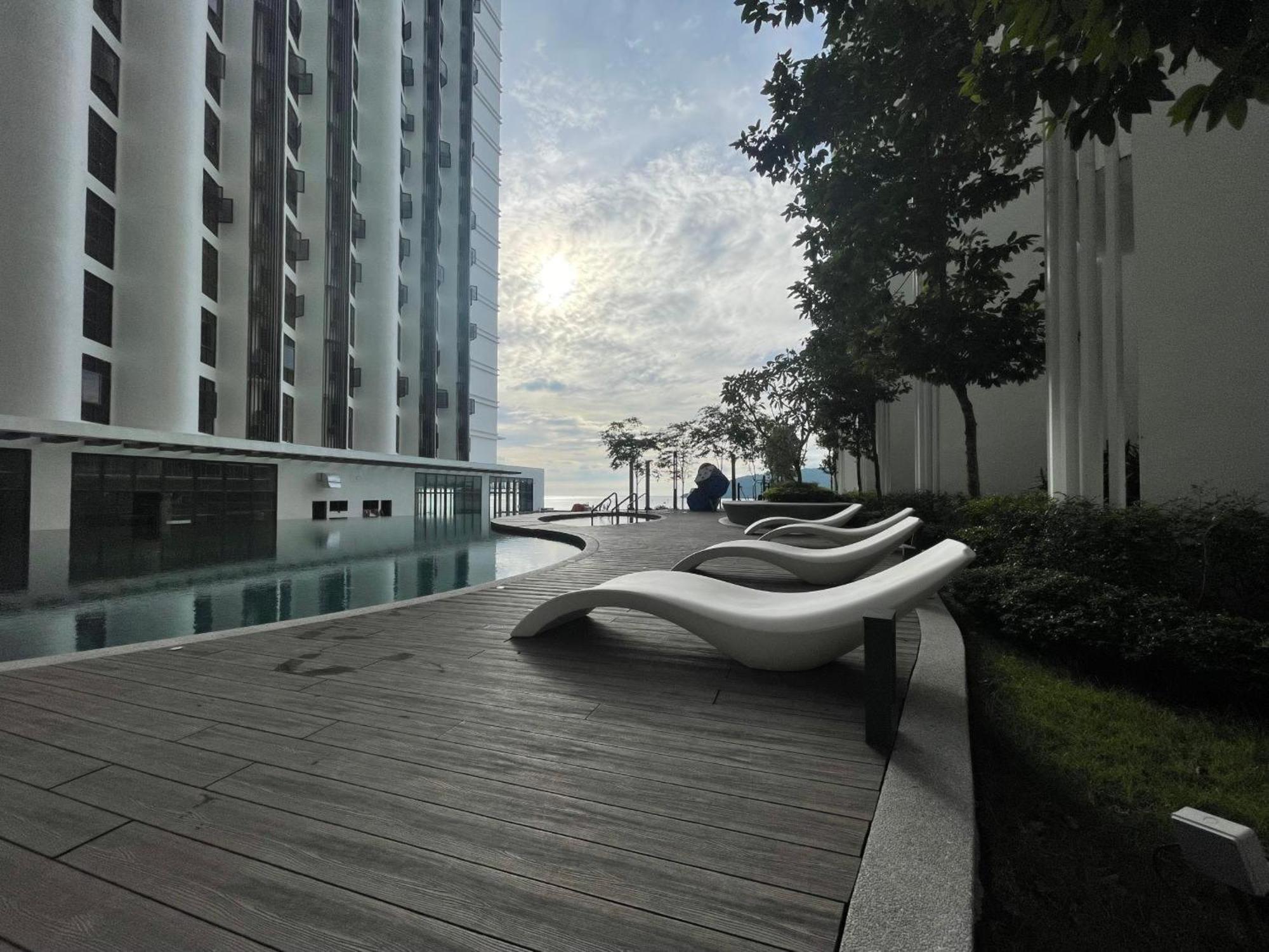 Panoramic Seaview KK City The Shore at Mixma Suites