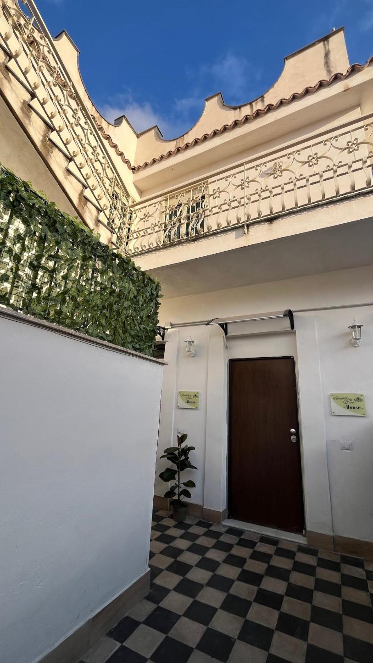 Elisabetta & Diana House
