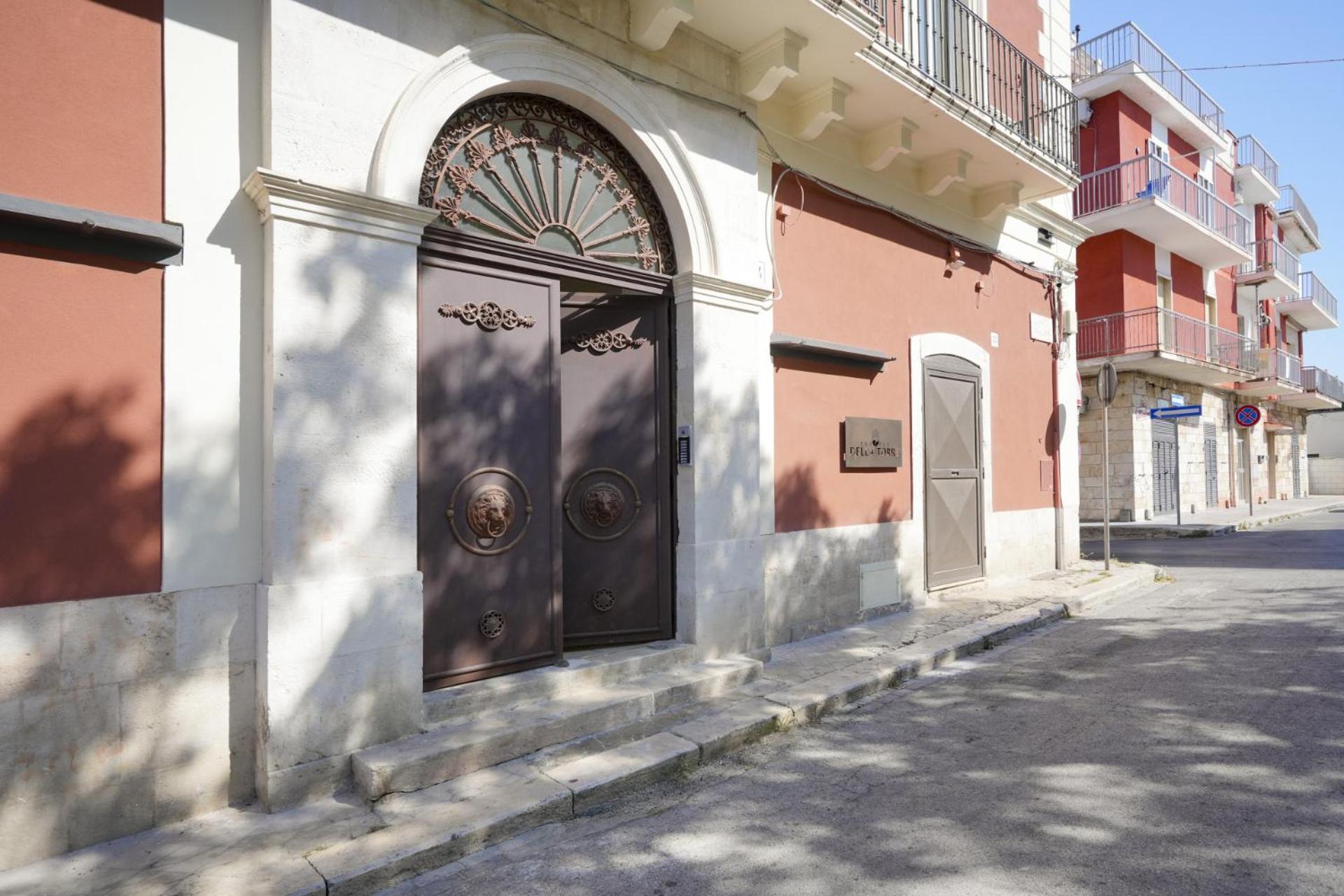 Palazzo della Torre 202– Modern Historic Apartment