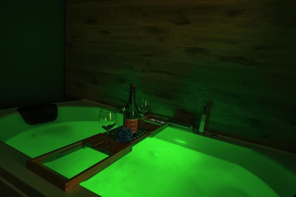 Suite Kozhi - Balnéo privative, Billard, Vidéoprojecteur - Proche Lorient