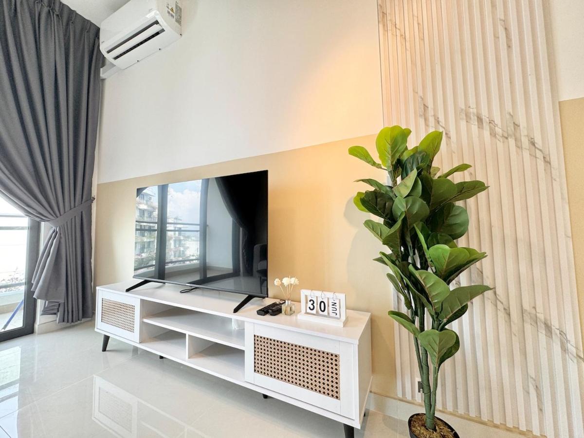 Regalia Forest City Gelang patah by LuXuCoCoon