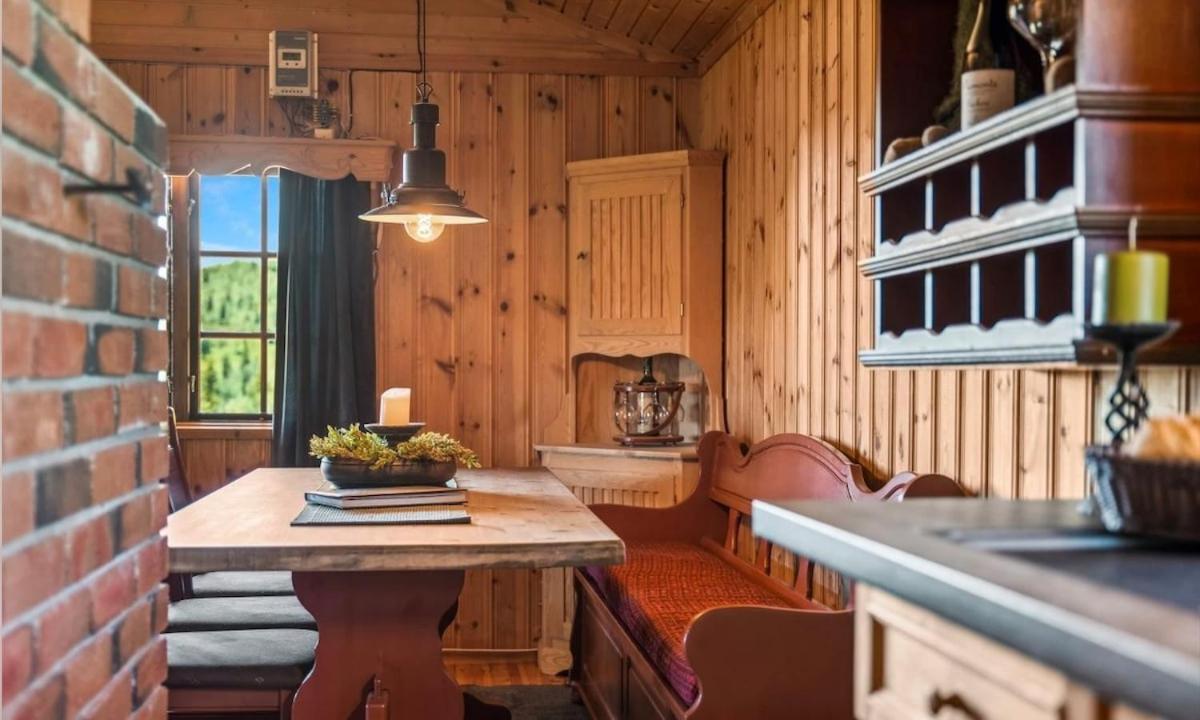 Authentic Secluded Mountain Cabin in Telemark with Panoramic Views