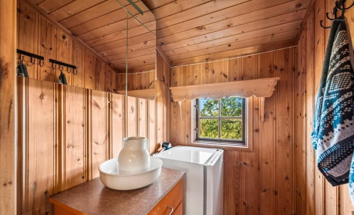 Authentic Secluded Mountain Cabin in Telemark with Panoramic Views