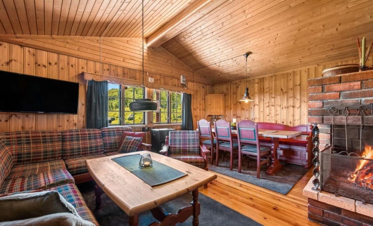 Authentic Secluded Mountain Cabin in Telemark with Panoramic Views