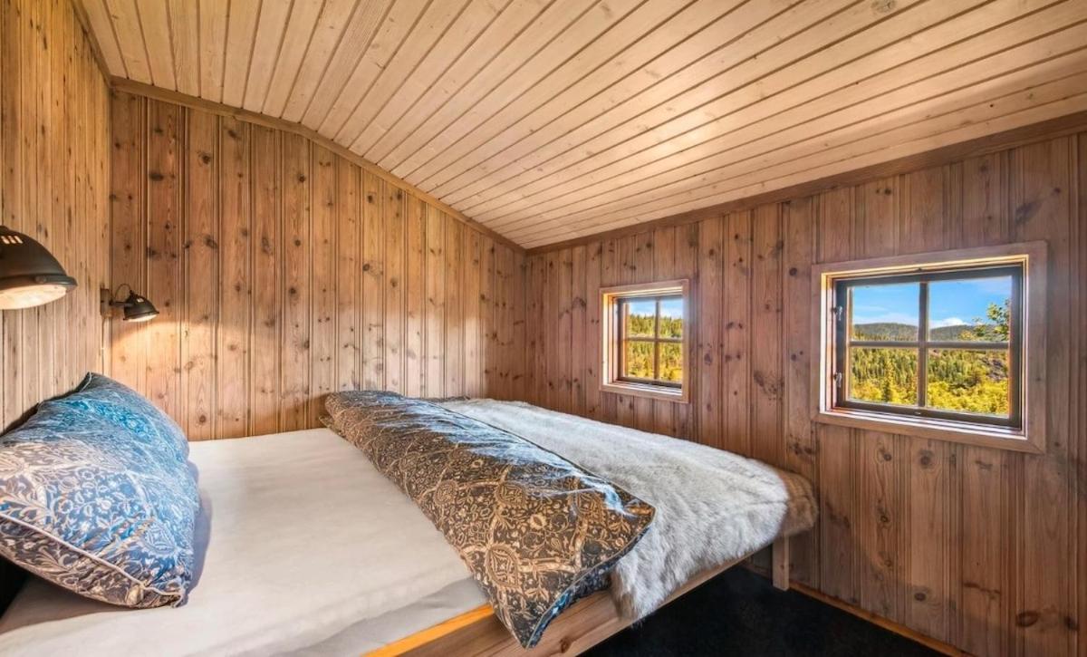 Authentic Secluded Mountain Cabin in Telemark with Panoramic Views
