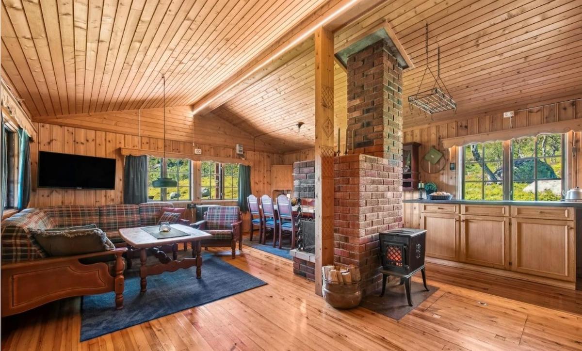 Authentic Secluded Mountain Cabin in Telemark with Panoramic Views