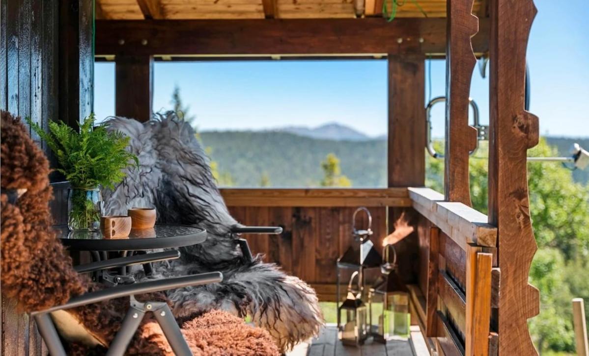 Authentic Secluded Mountain Cabin in Telemark with Panoramic Views