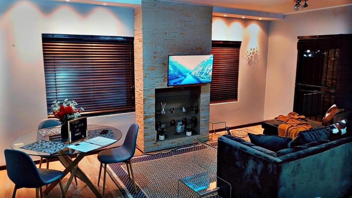 Malaika Luxurious Crib, Jackal Creek Golf Estate, Northriding