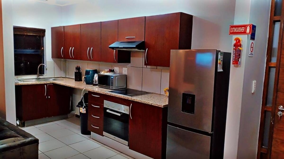 Malaika Luxurious Crib, Jackal Creek Golf Estate, Northriding