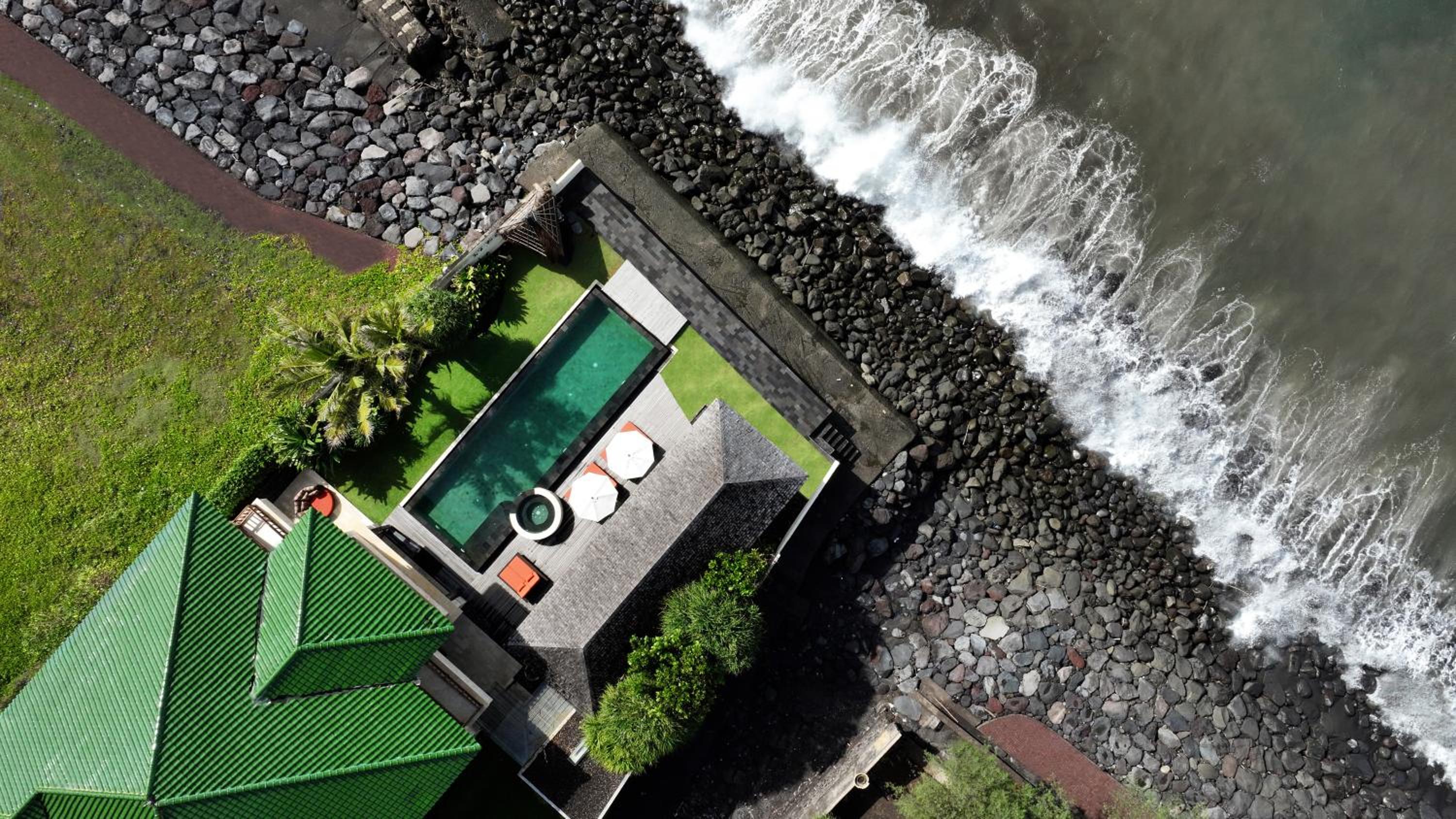 Villa Rosita Oceanfront Villa with Private Chef in Bali