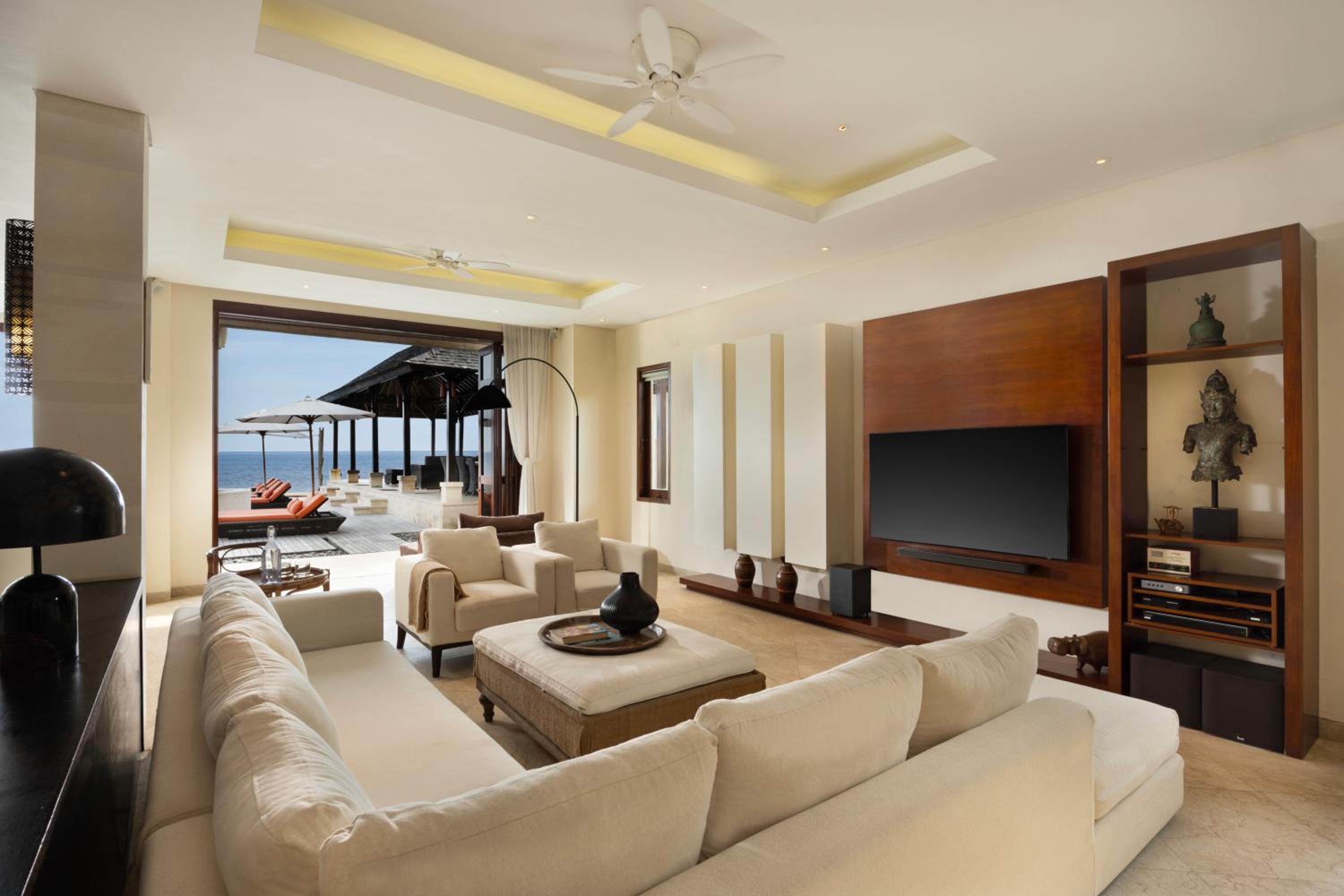 Villa Rosita Oceanfront Villa with Private Chef in Bali