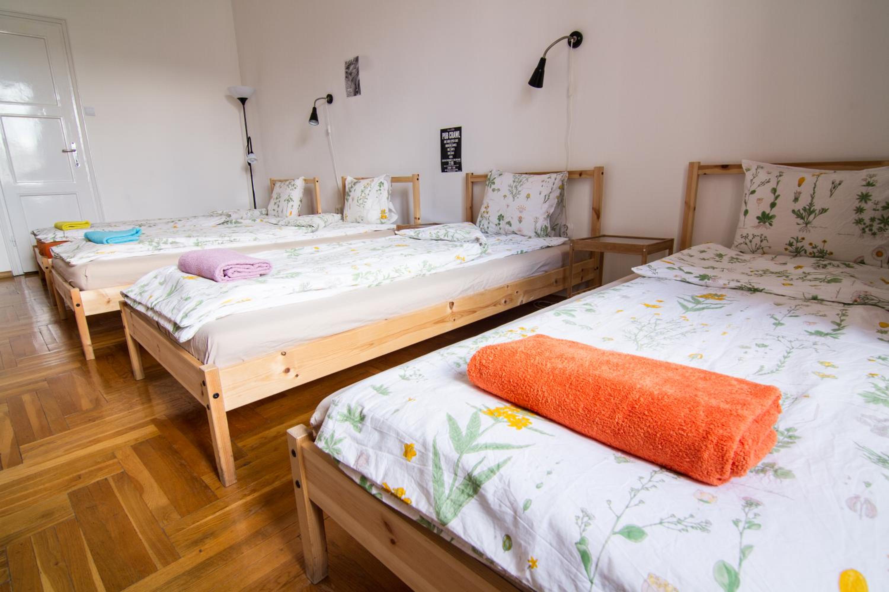 Pal's Hostel and Apartments