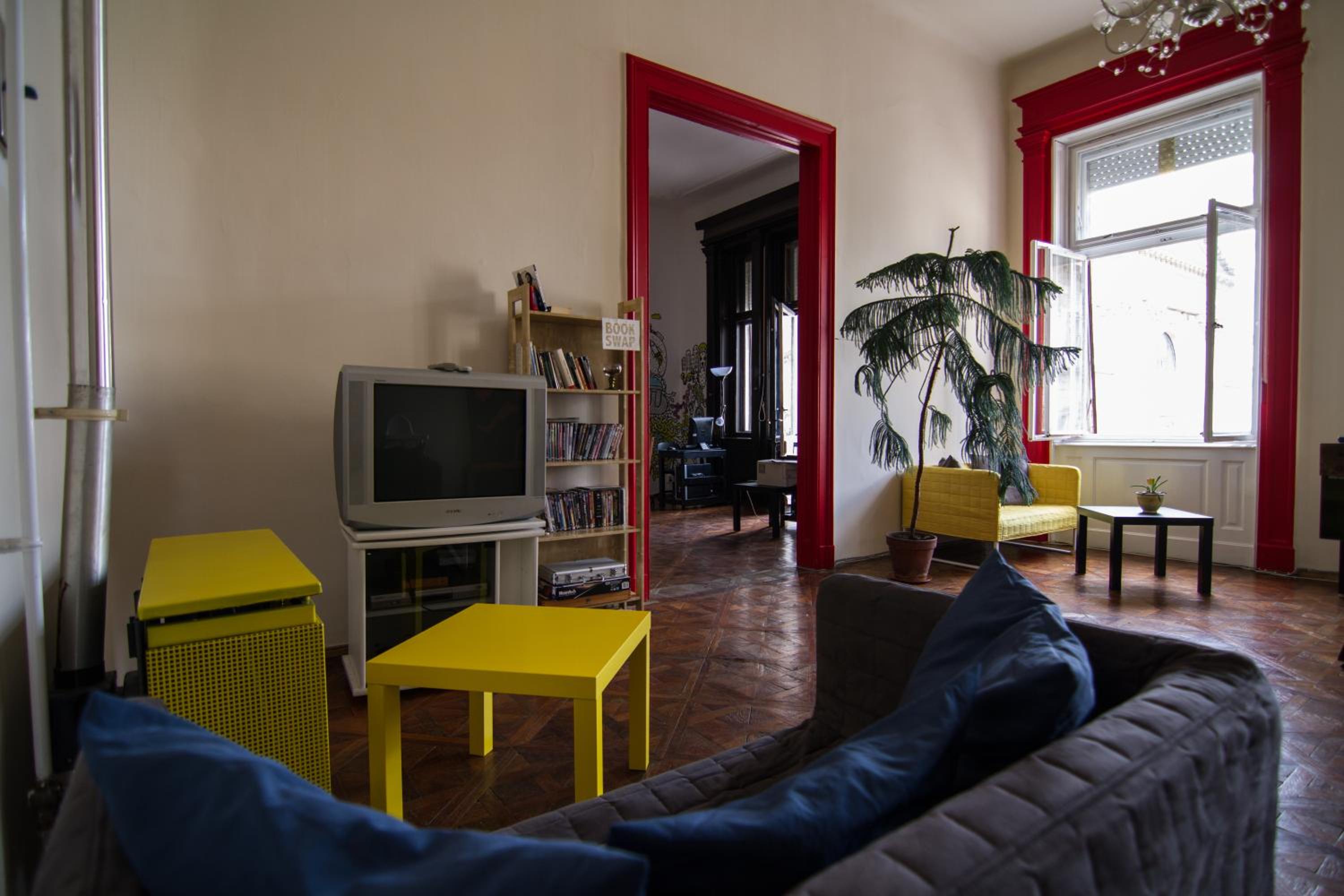 Pal's Hostel and Apartments