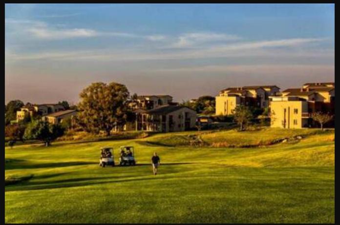 Malaika Luxurious Crib, Jackal Creek Golf Estate, Northriding