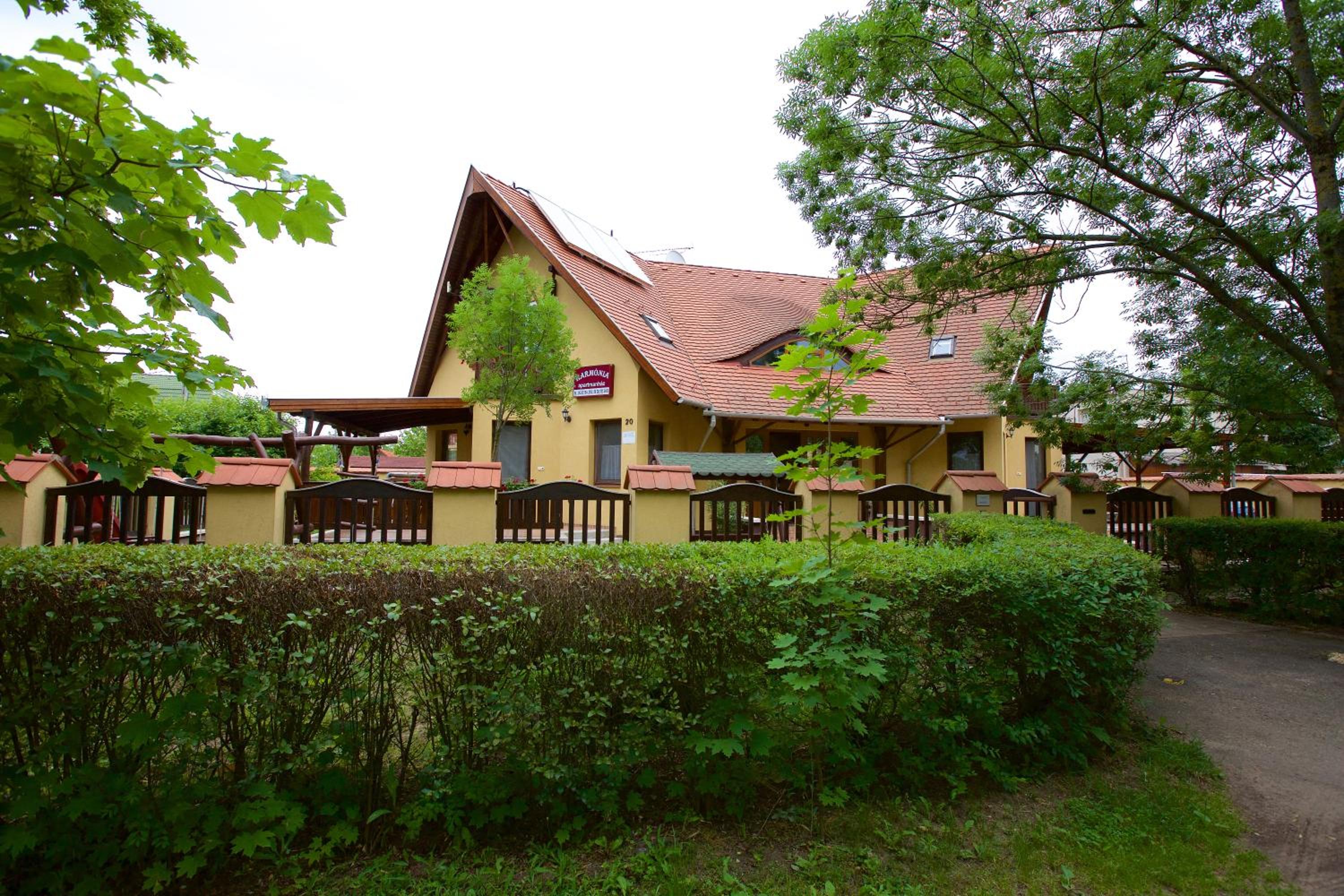 Harmónia Apartmanház view 5
